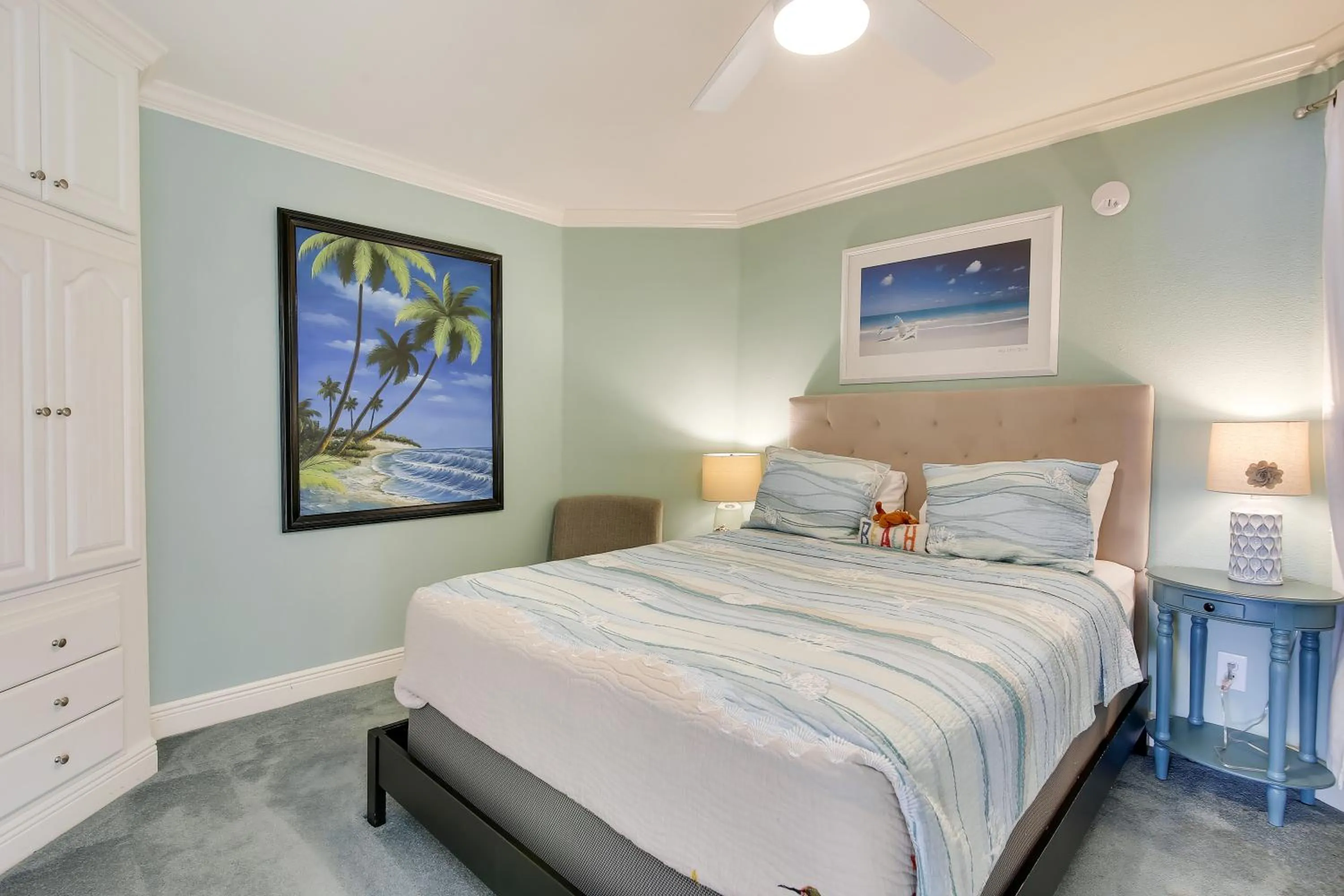 Bedroom, Bed in Seascape 1206 - Pineapple Paradise
