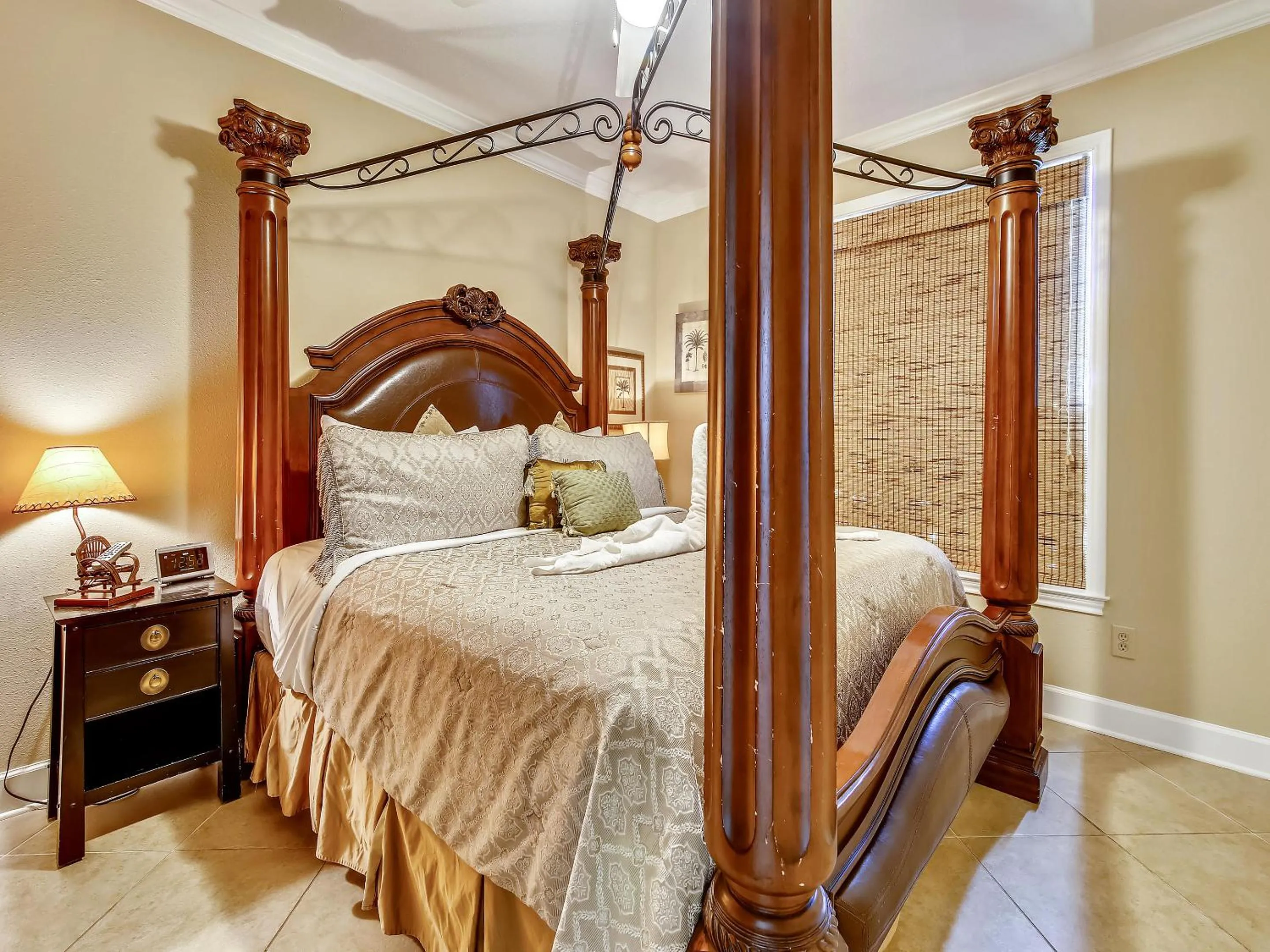 Property building, Bed in Dawn 823-At The Beach