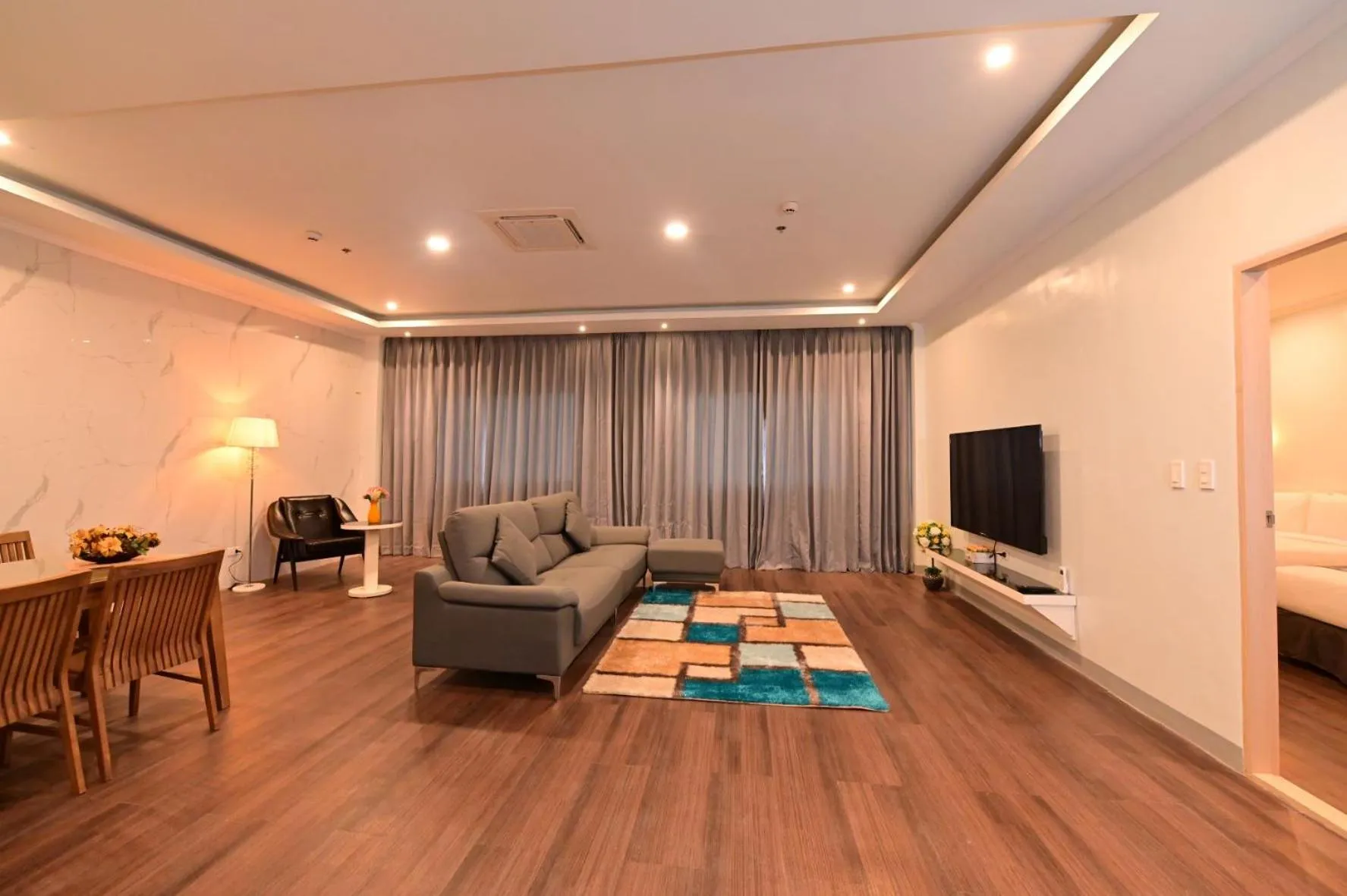 Living room in T Shine Resort and Spa