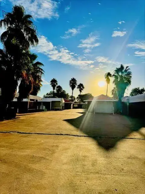 Deluxe Queen Room in Bluestone Motor Inn Deluxe Queen Room in Bluestone Motor Inn