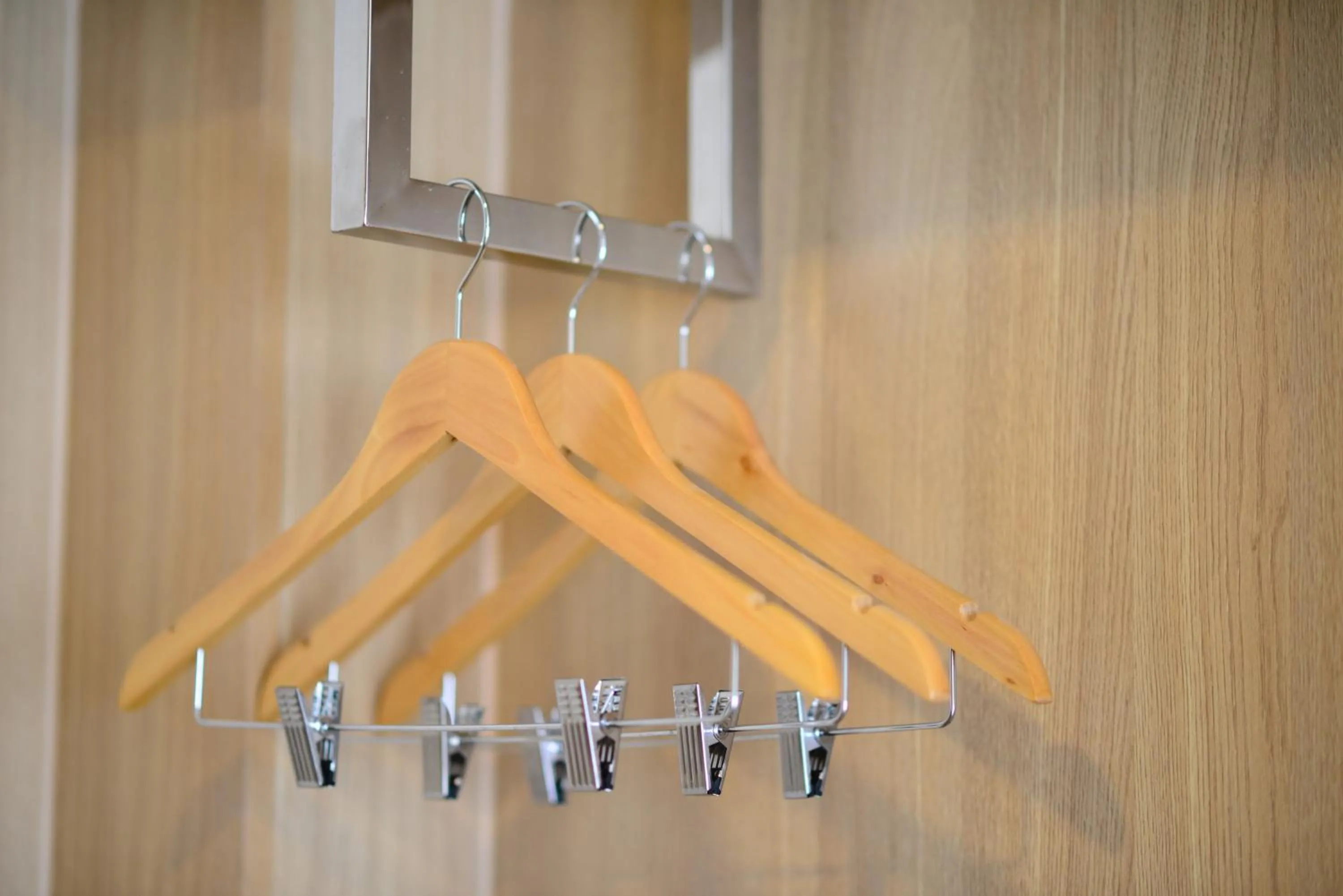 wardrobe in Grand BS Airport Hotel Suvarnabhumi