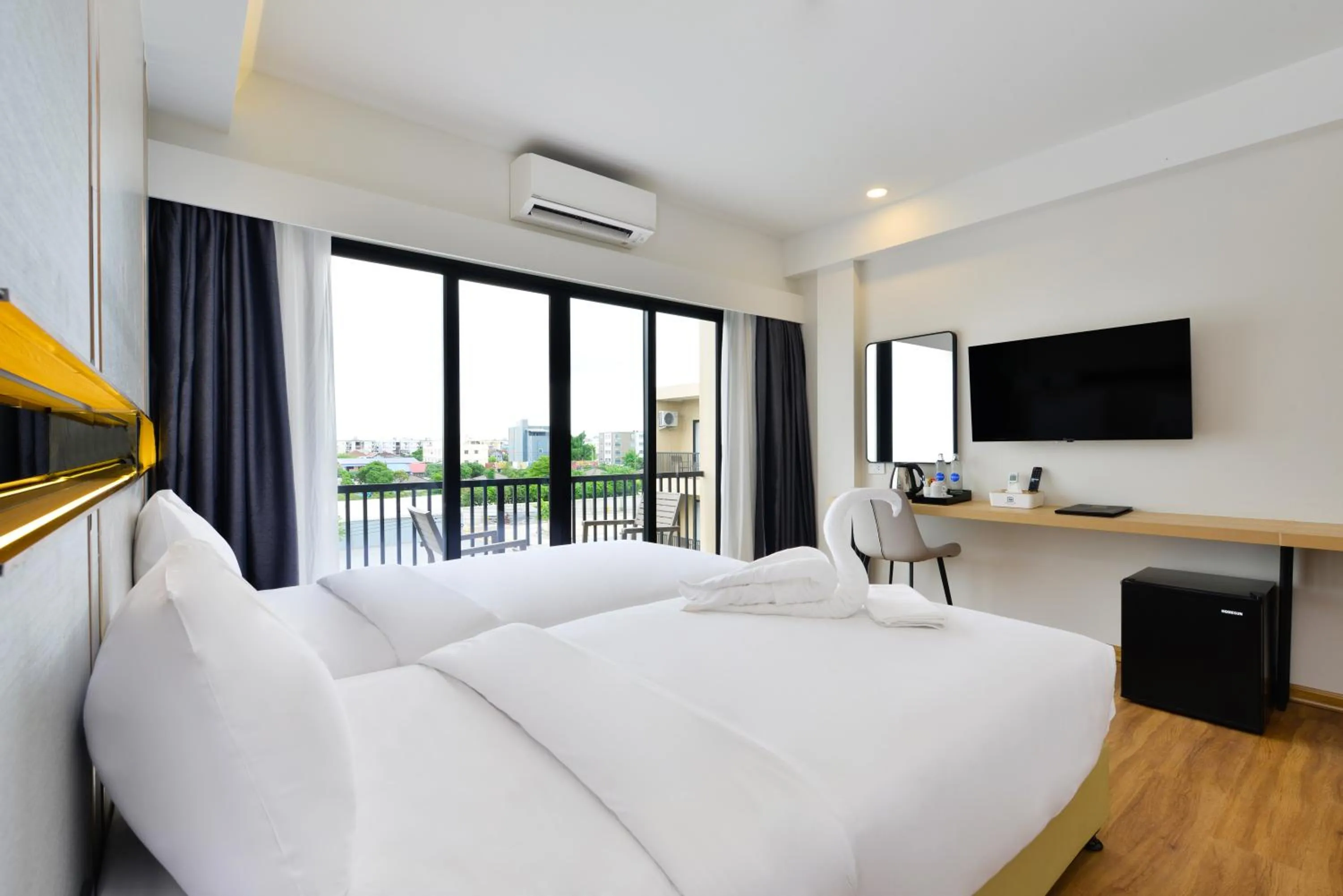 Photo of the whole room, Bed in Grand BS Airport Hotel Suvarnabhumi