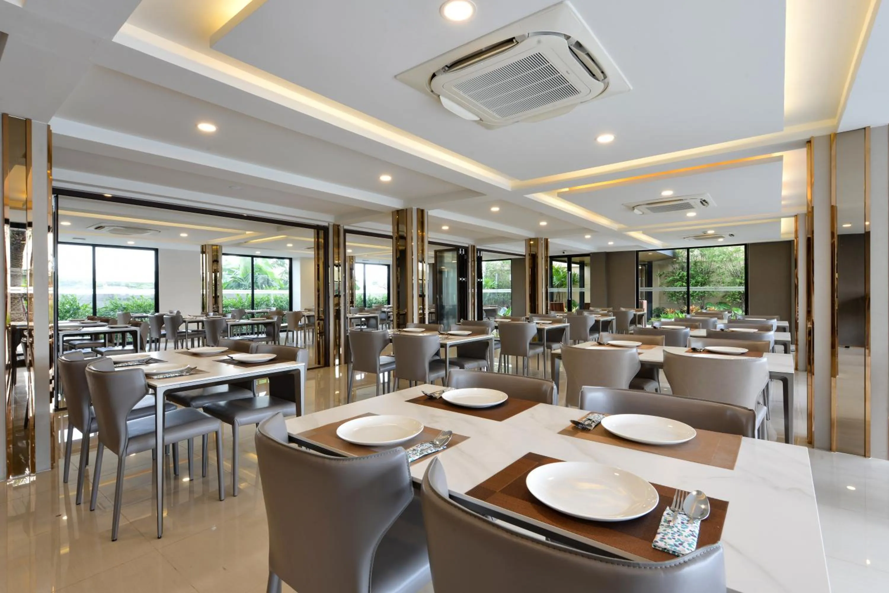 Restaurant/places to eat in Grand BS Airport Hotel Suvarnabhumi