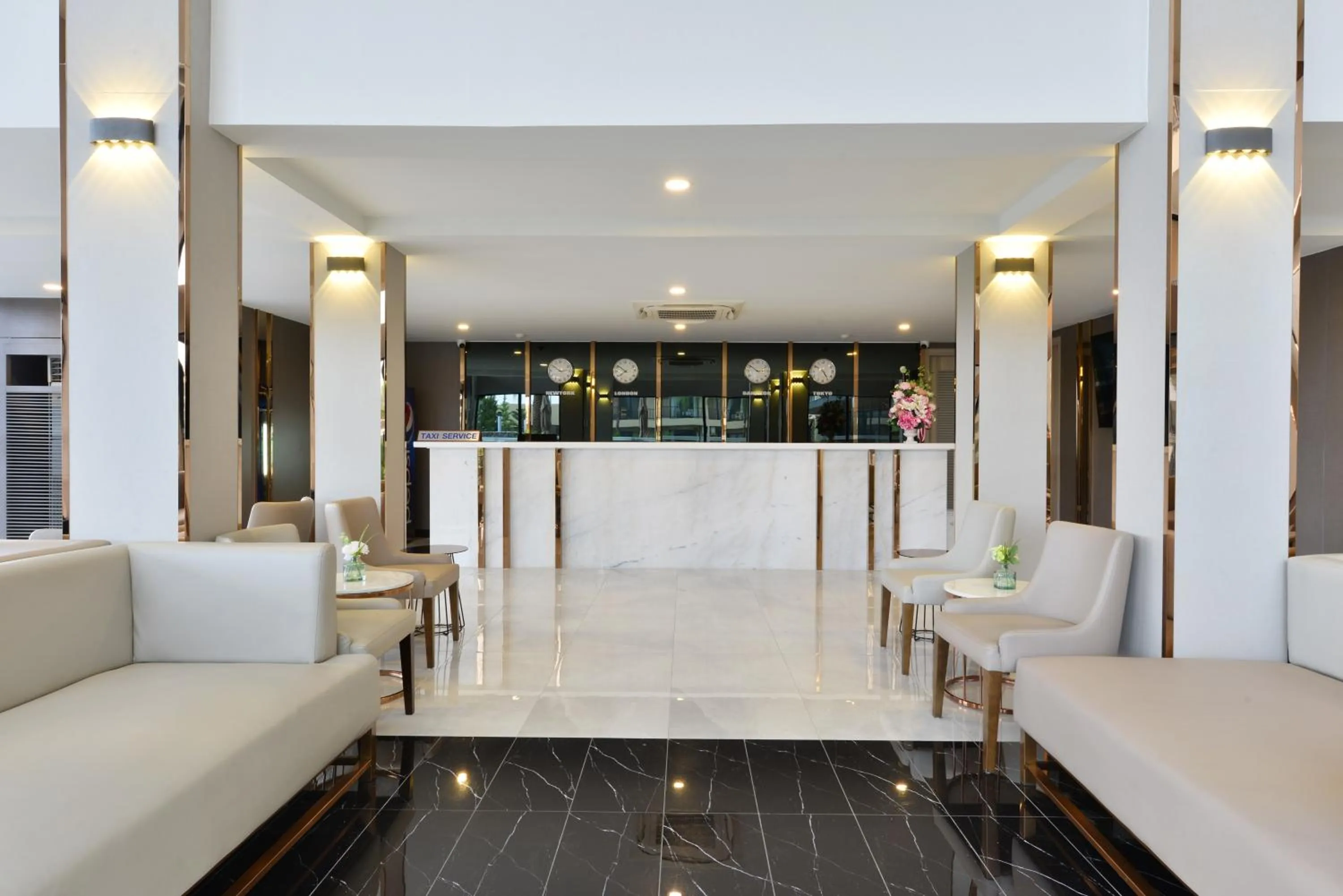 Lobby or reception in Grand BS Airport Hotel Suvarnabhumi
