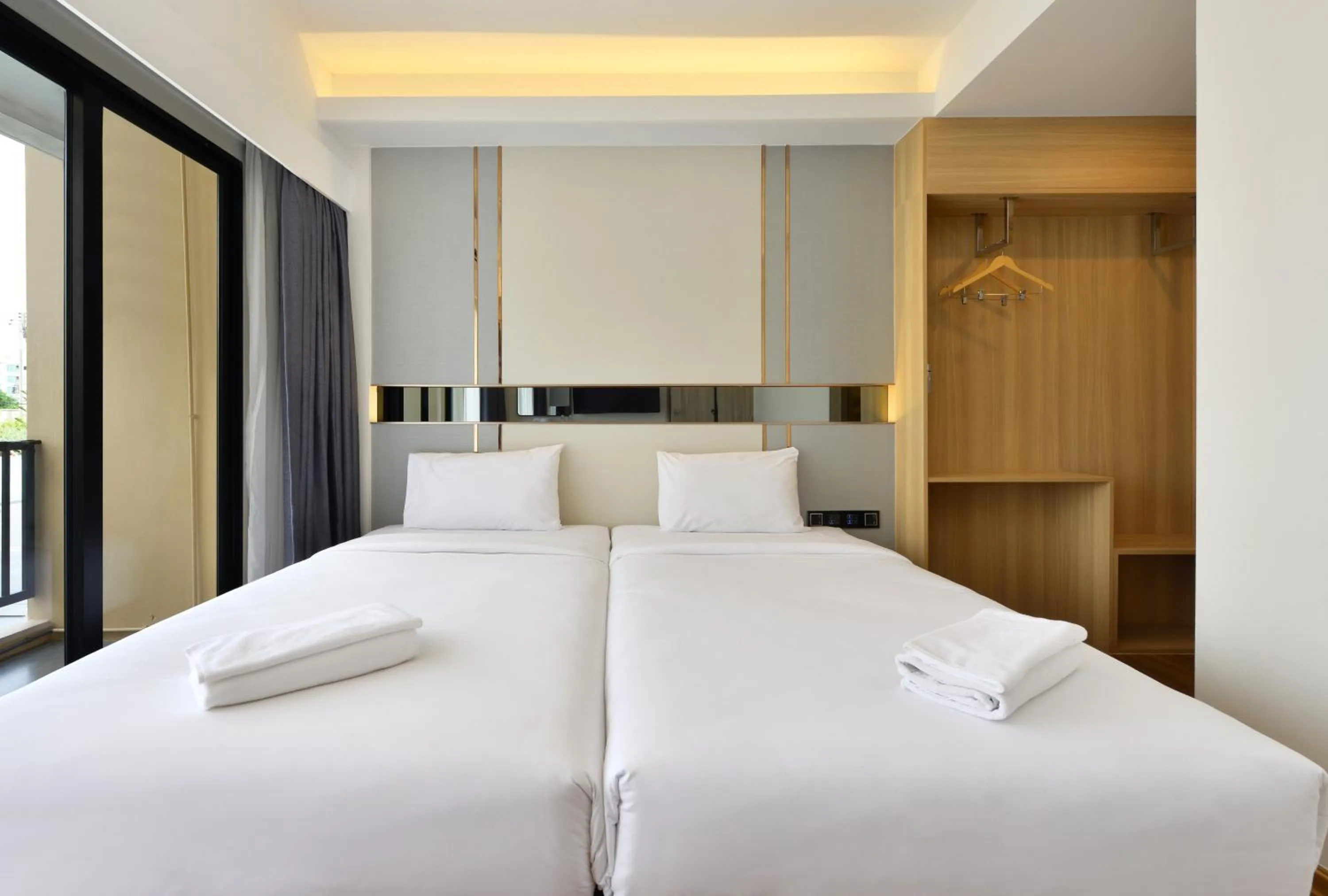 Photo of the whole room, Bed in Grand BS Airport Hotel Suvarnabhumi