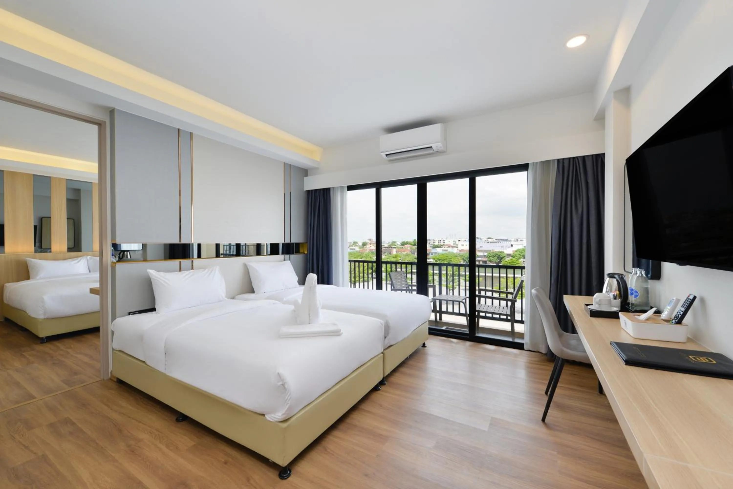 Photo of the whole room, Bed in Grand BS Airport Hotel Suvarnabhumi