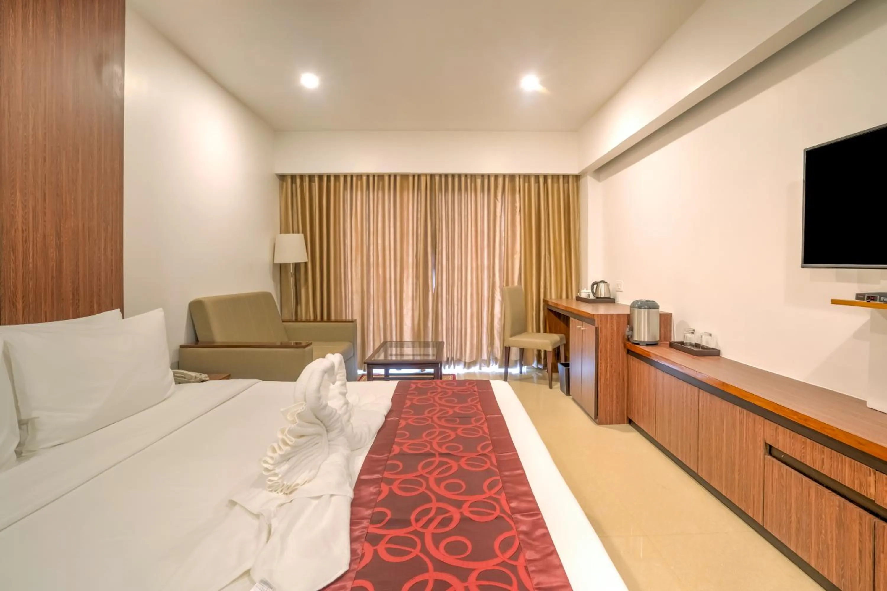 Photo of the whole room, Bed in Club Mahindra Le Vintuna, Gangtok