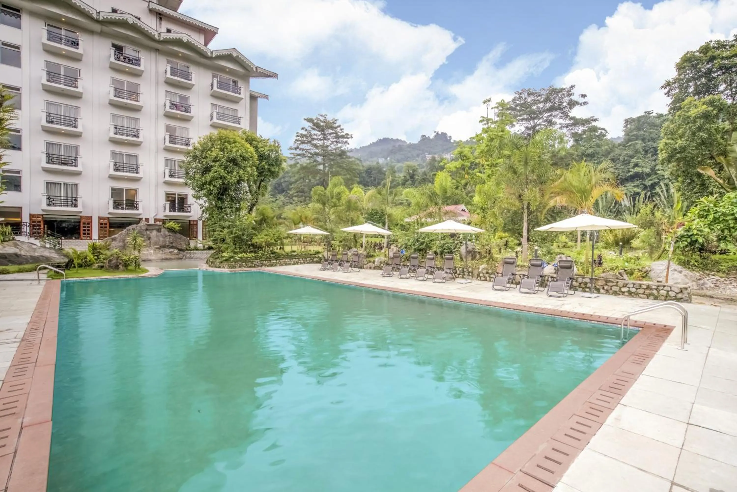 Swimming pool in Club Mahindra Le Vintuna, Gangtok