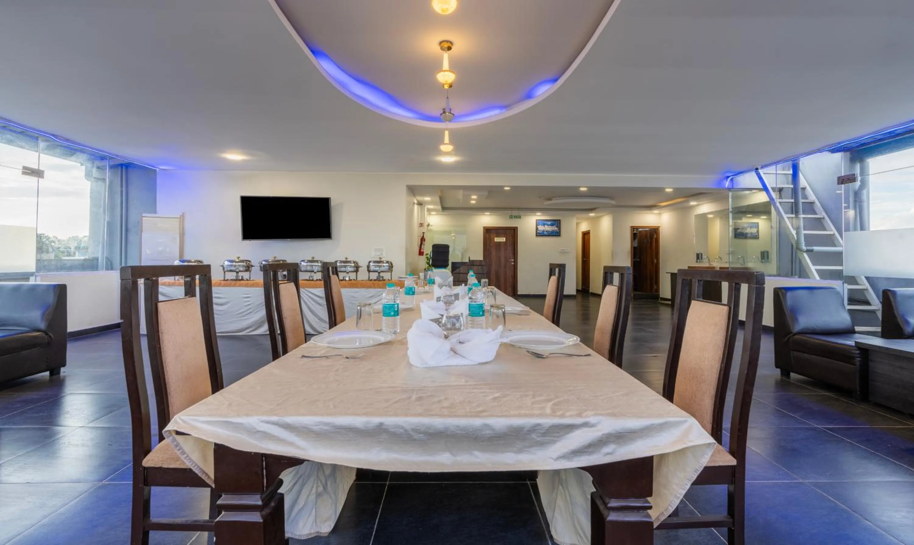 Restaurant/places to eat in Treebo Sai Fortune Gateway