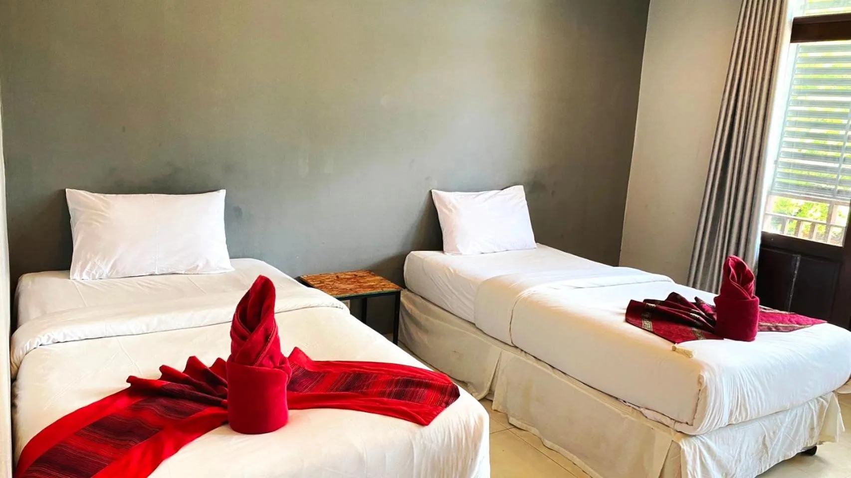 Bedroom, Bed in Laemdin Hotel