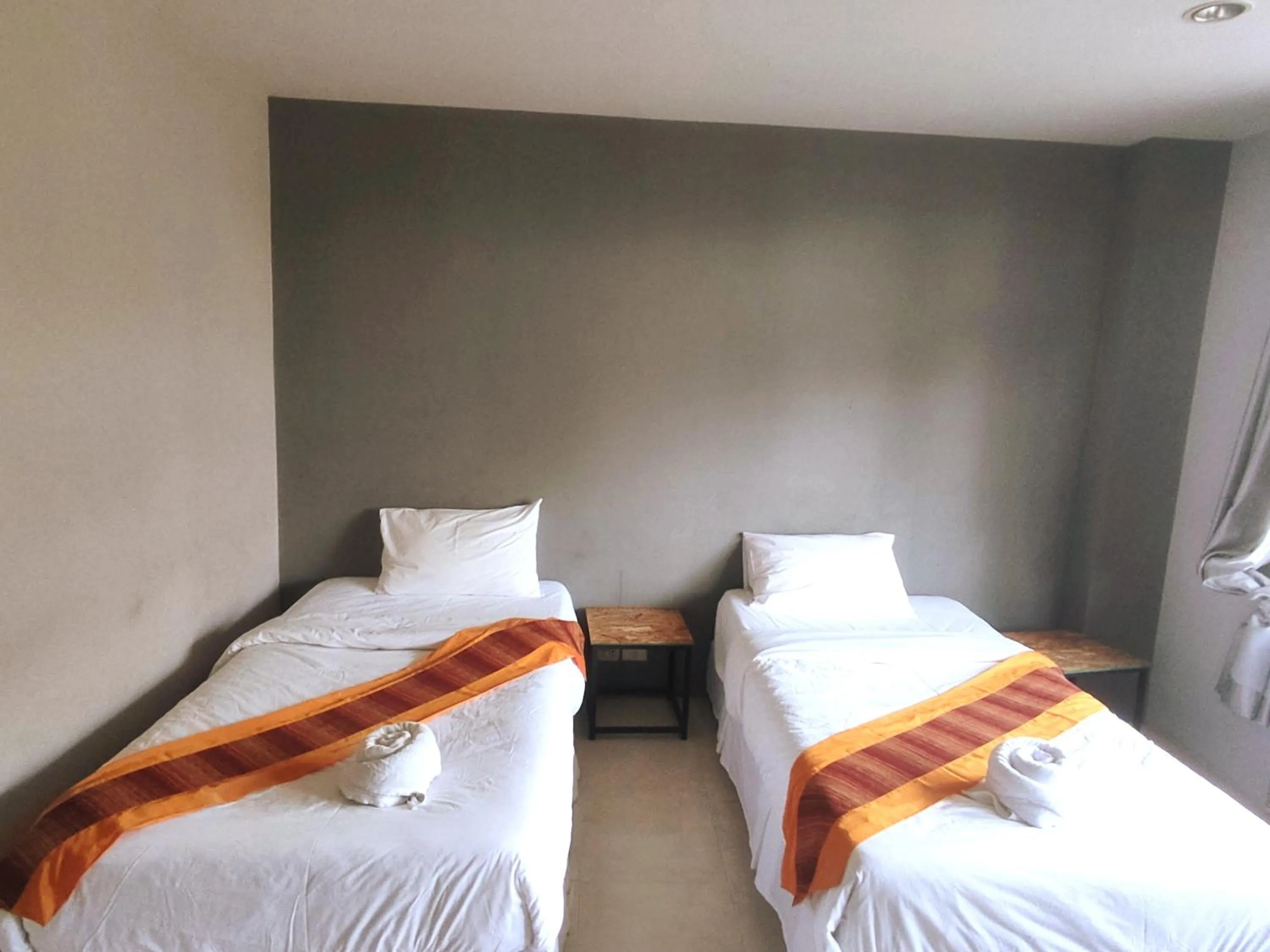 Bed in Laemdin Hotel