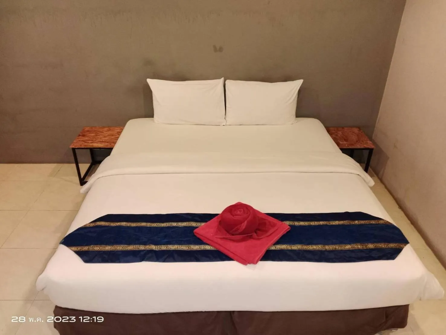 Bed in Laemdin Hotel