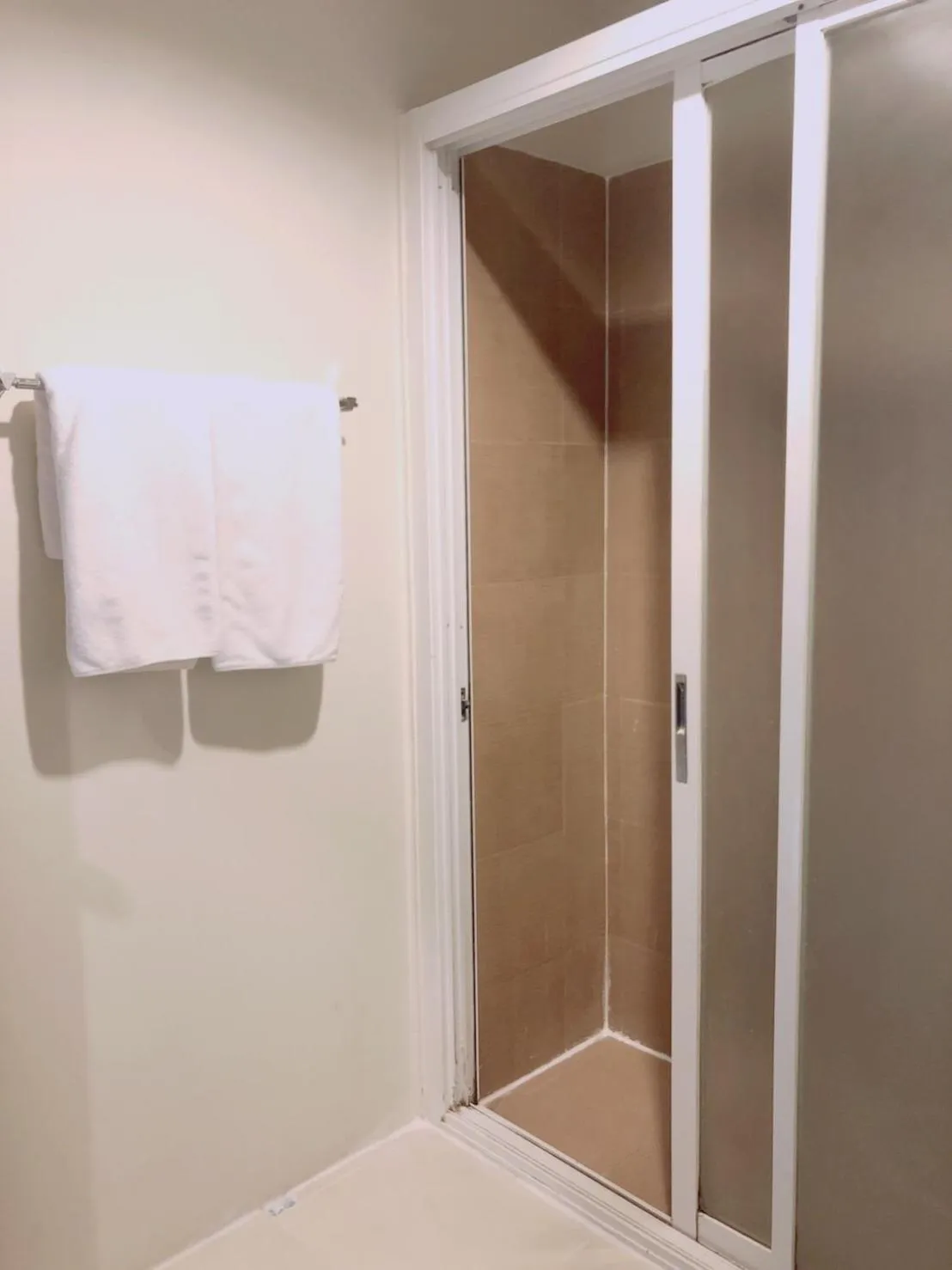 Bathroom in Laemdin Hotel