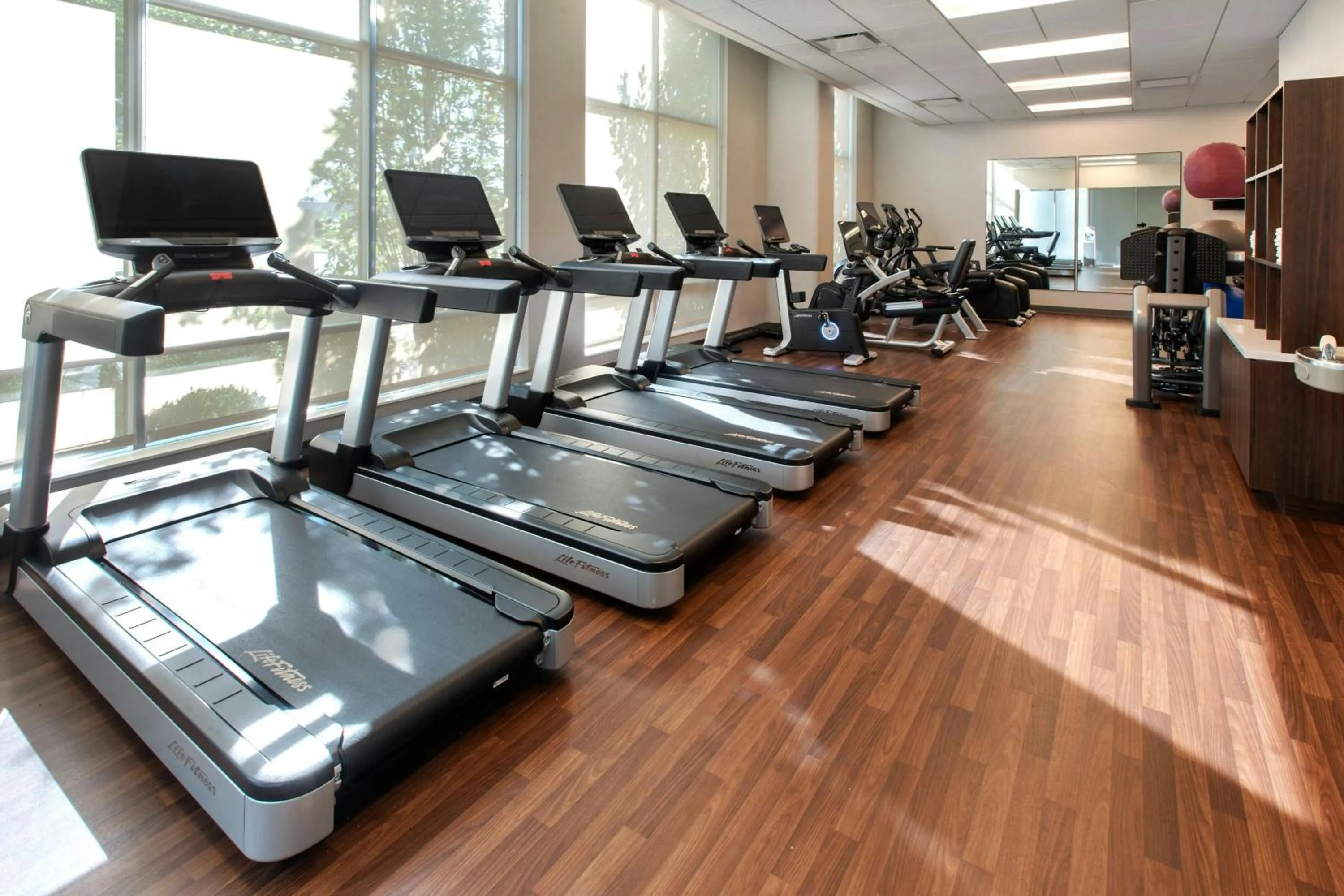 Fitness centre/facilities in Courtyard by Marriott Philadelphia South at The Navy Yard