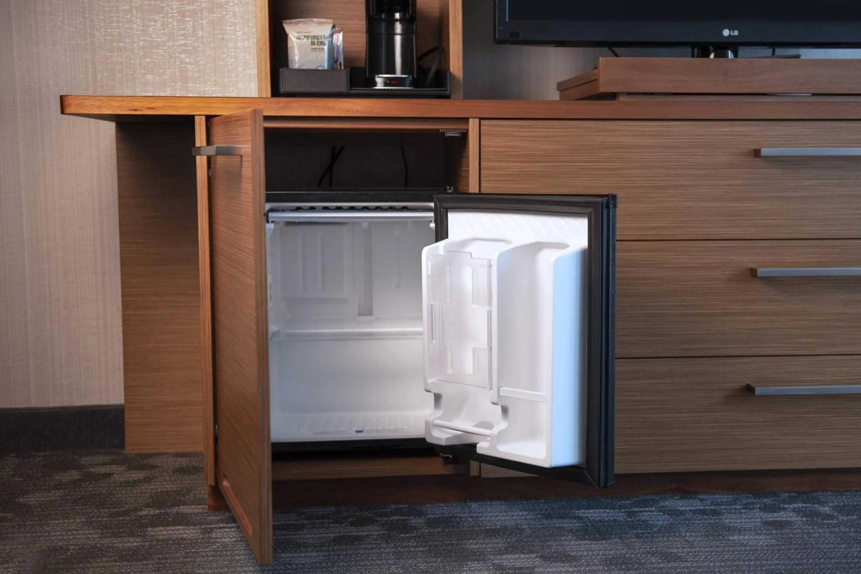 Photo of the whole room in Courtyard by Marriott Philadelphia South at The Navy Yard