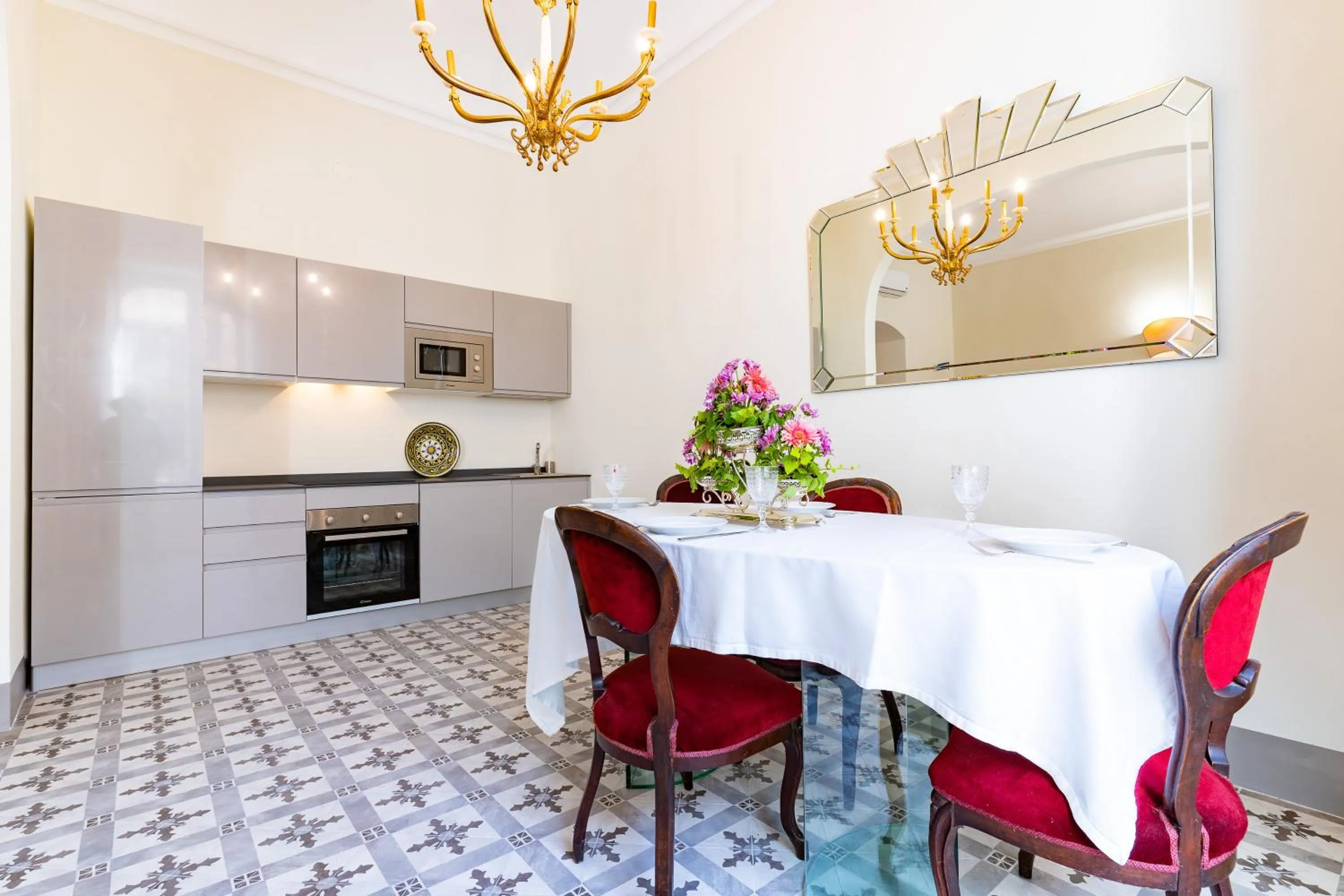 Dining area in Capo 10 Liberty Apartments