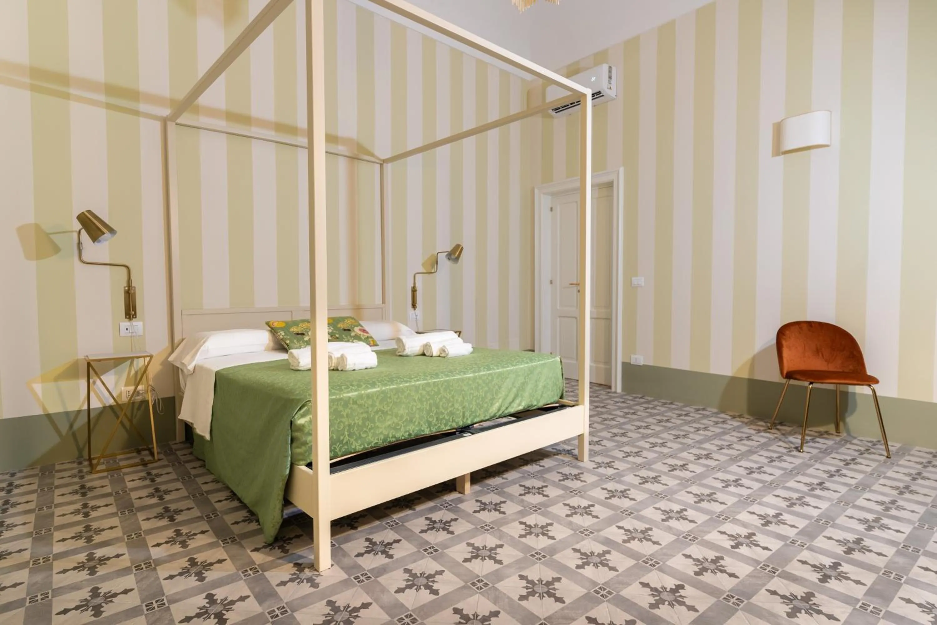 Bedroom, Bed in Capo 10 Liberty Apartments