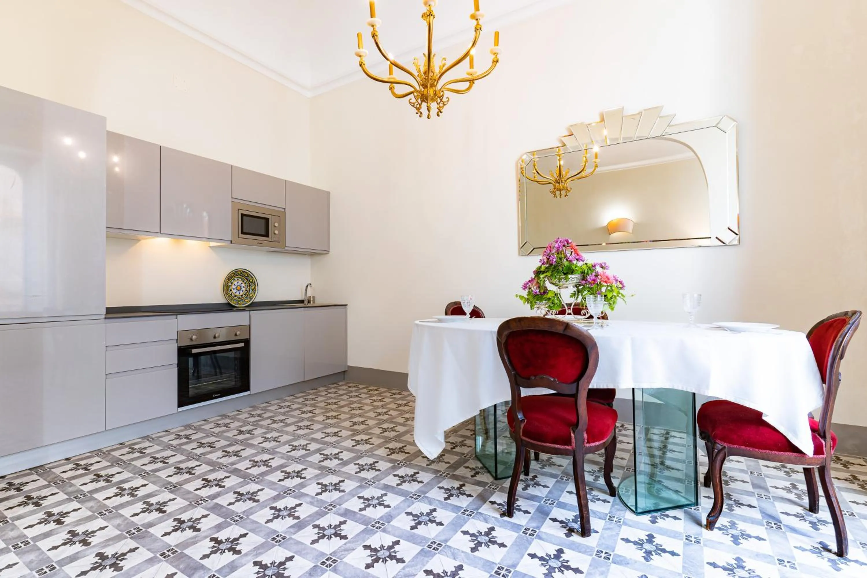 Dining area in Capo 10 Liberty Apartments