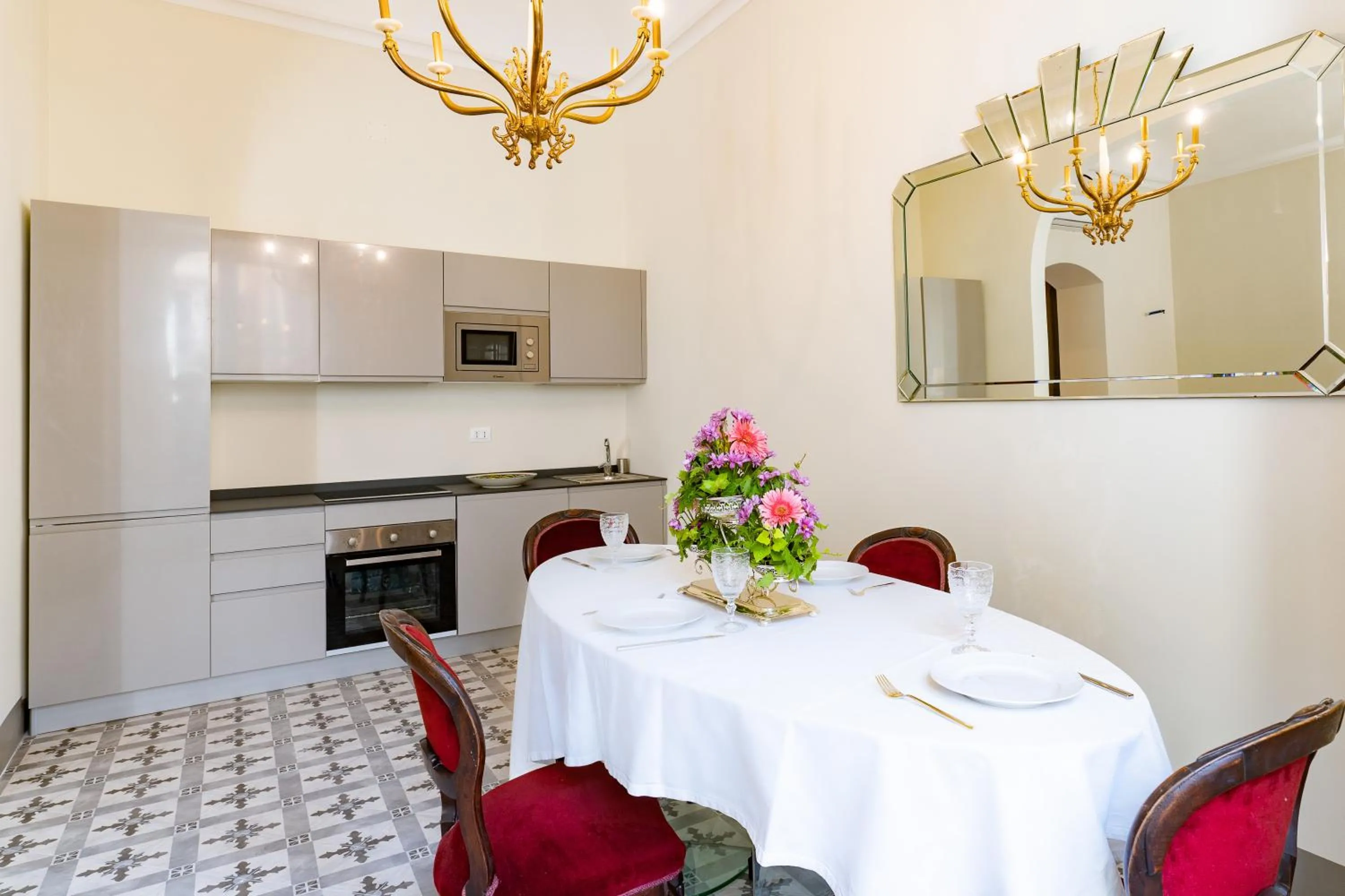 Kitchen or kitchenette in Capo 10 Liberty Apartments