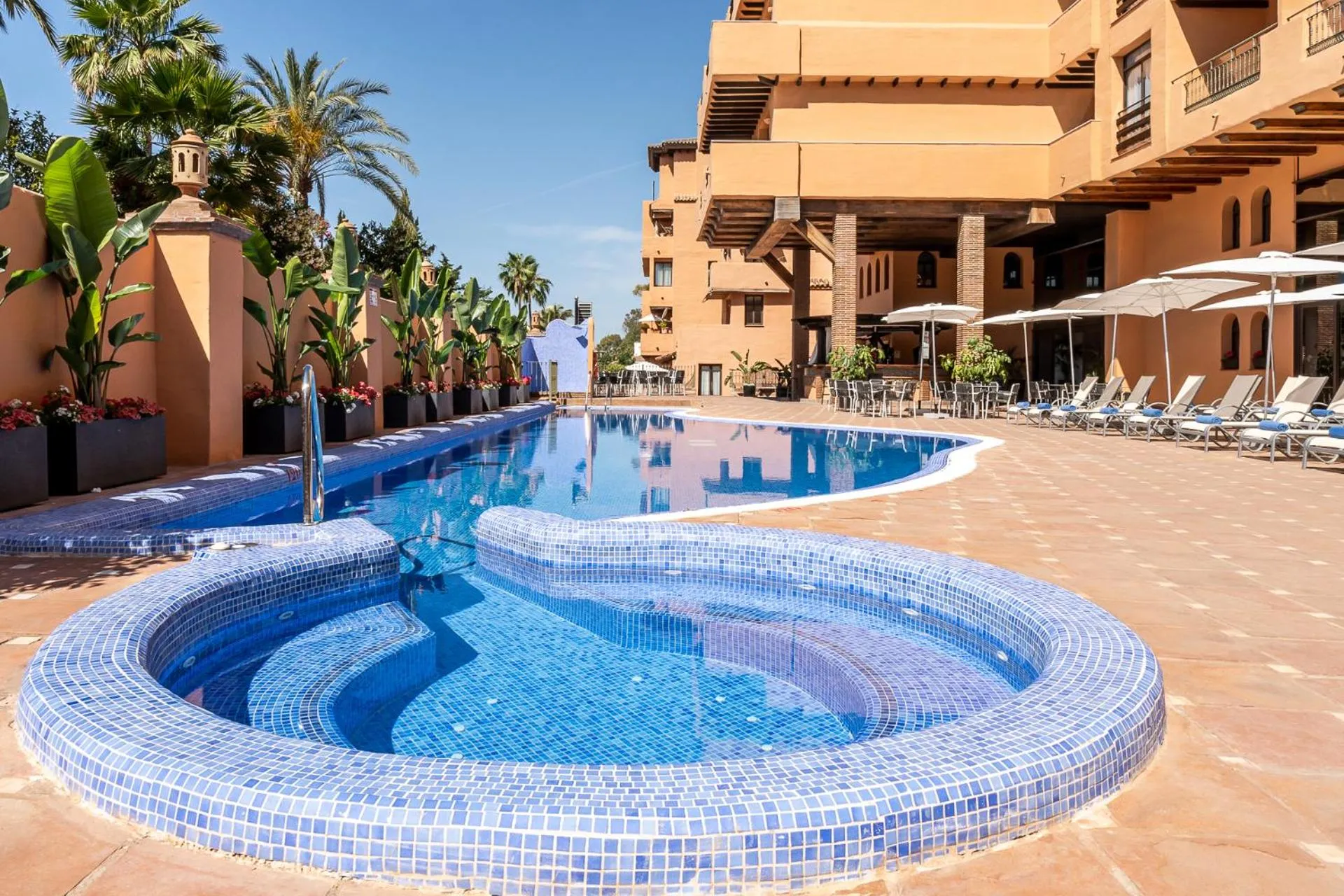 Swimming pool in Globales Paraíso Beach