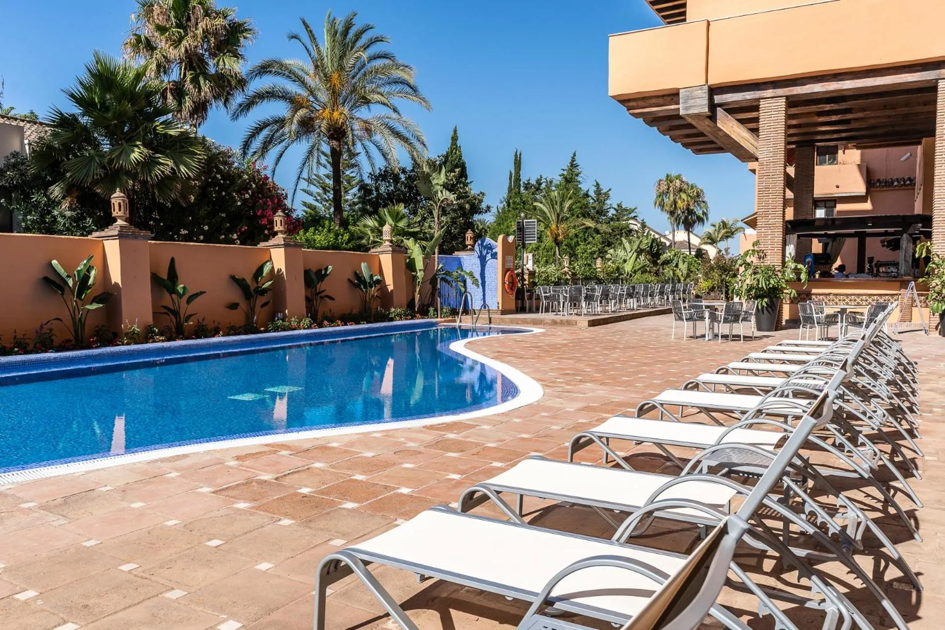 Swimming pool in Globales Paraíso Beach