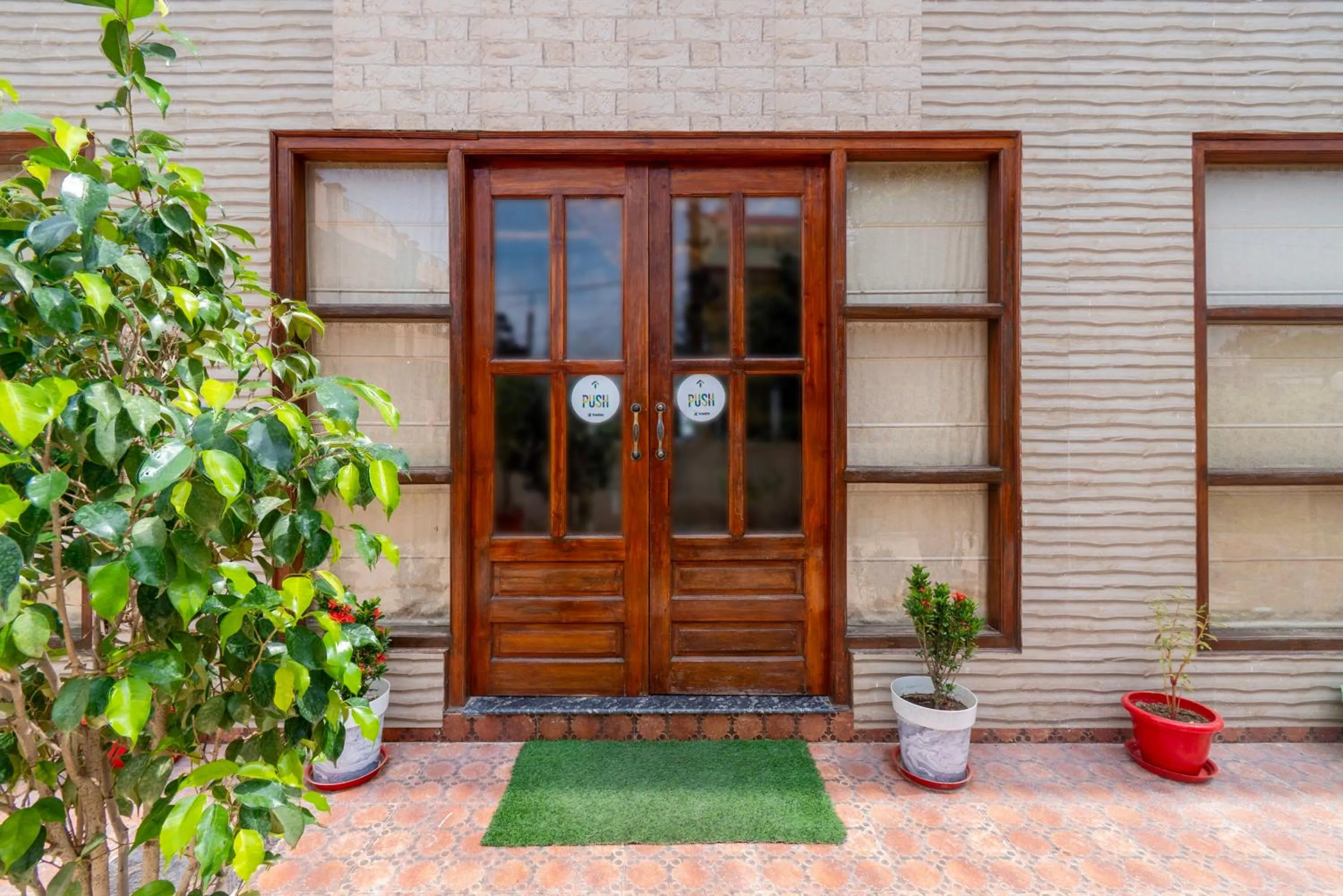 Facade/entrance in Treebo Little Budhha