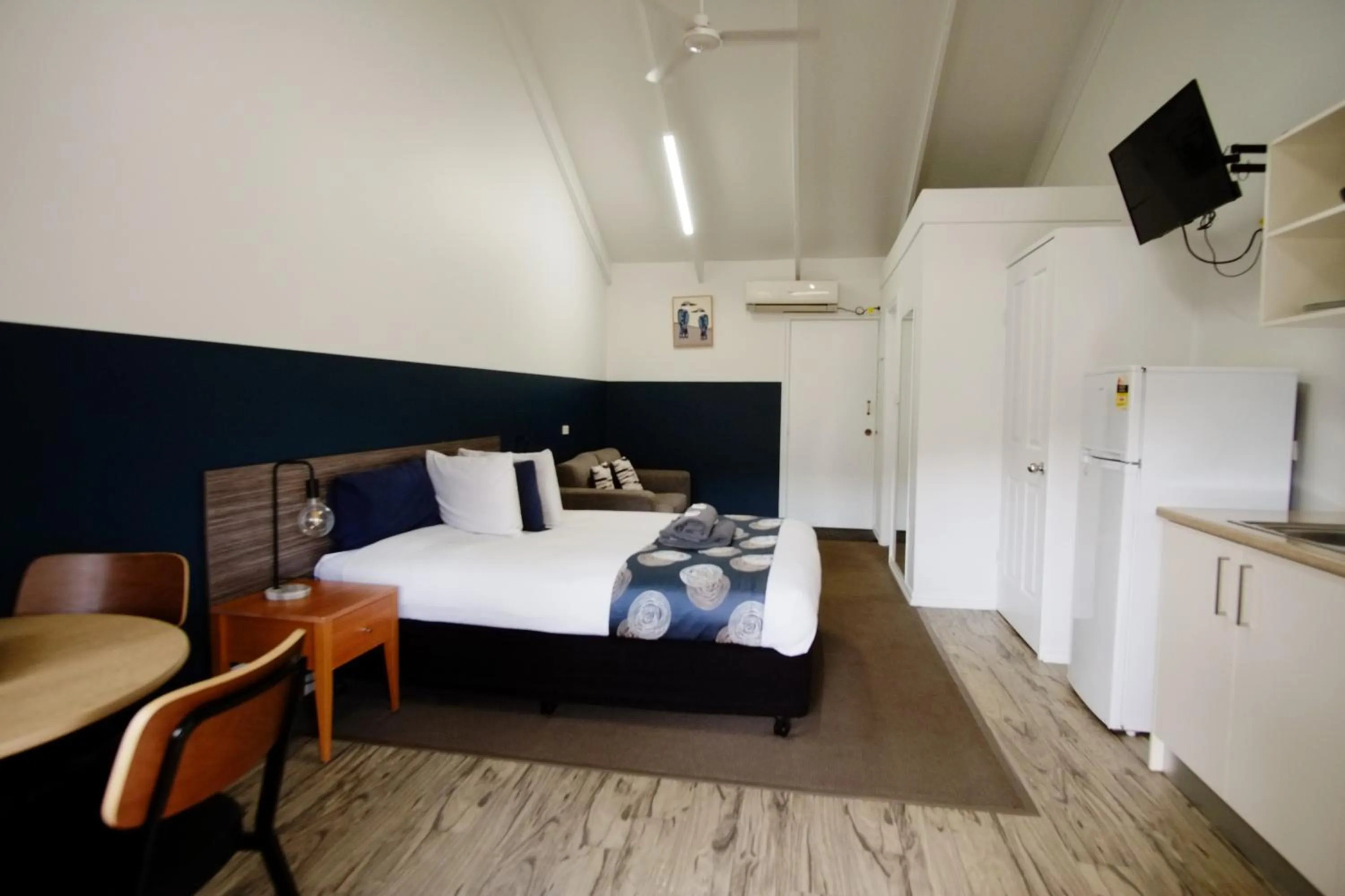 Bed in Canberra Ave Villas