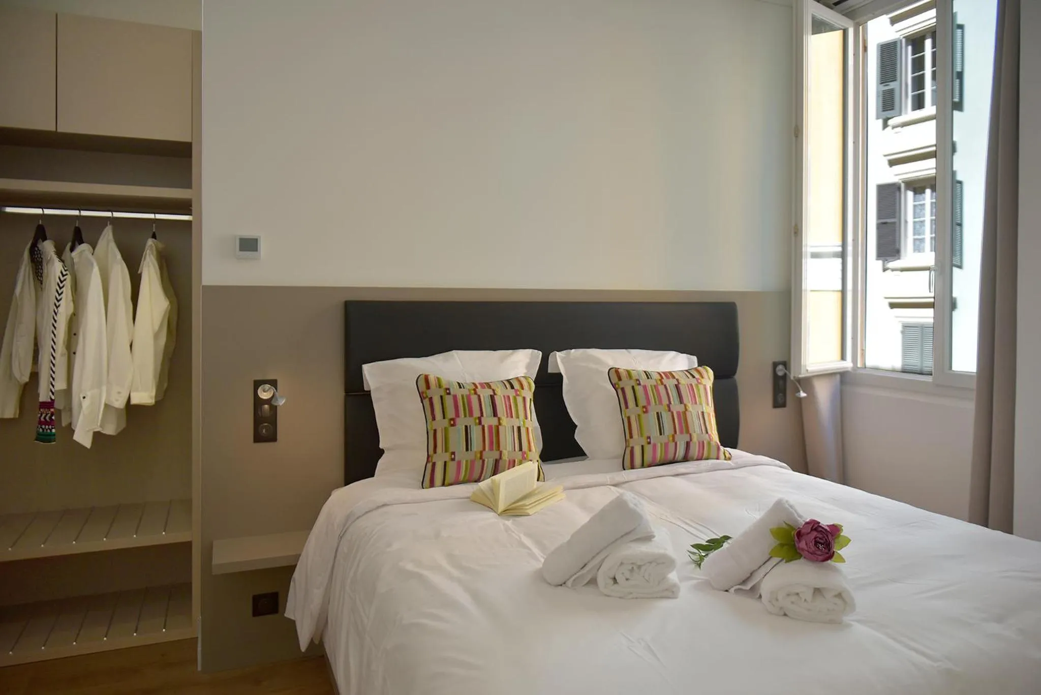 Bed in Hôtel Continental