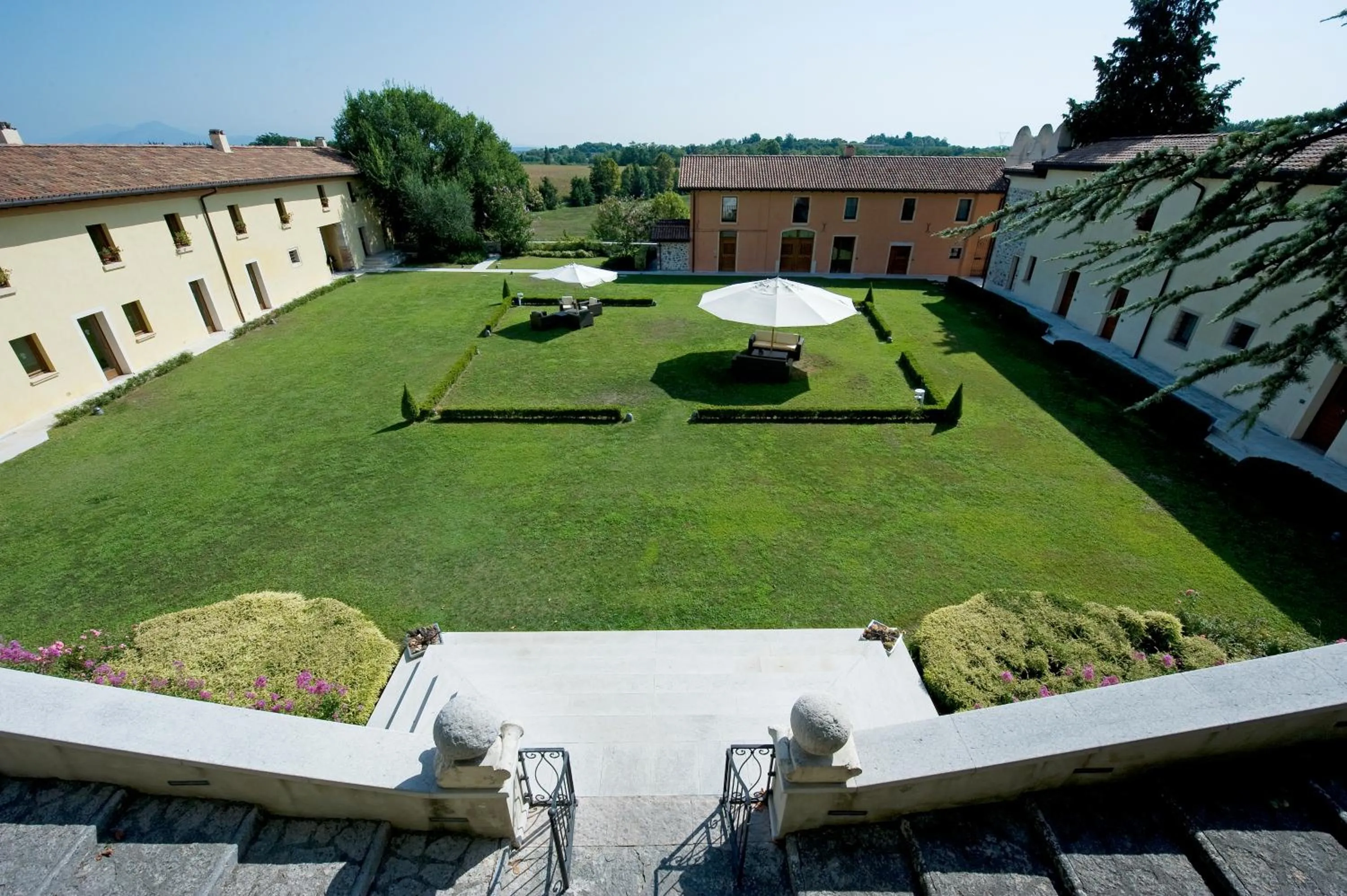 Inner courtyard view in Relais Corte Cavalli
