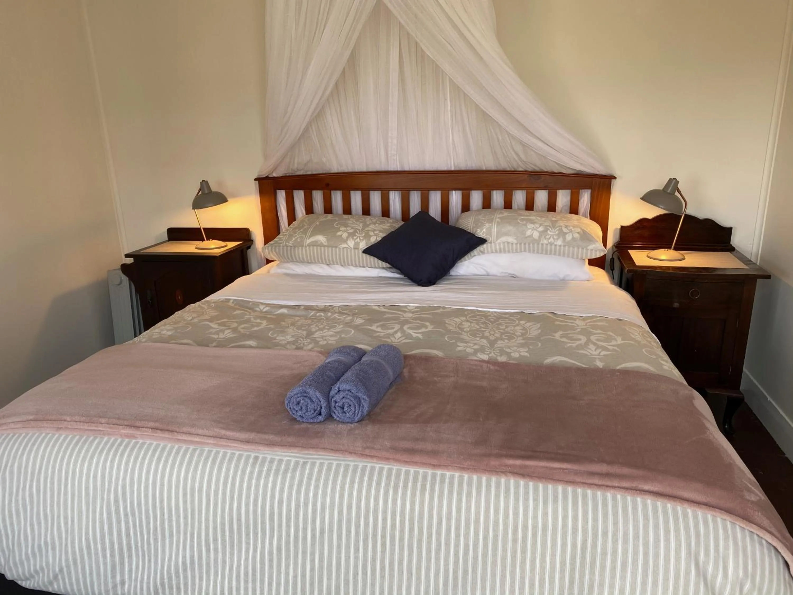 Bedroom, Bed in Seacroft Estate