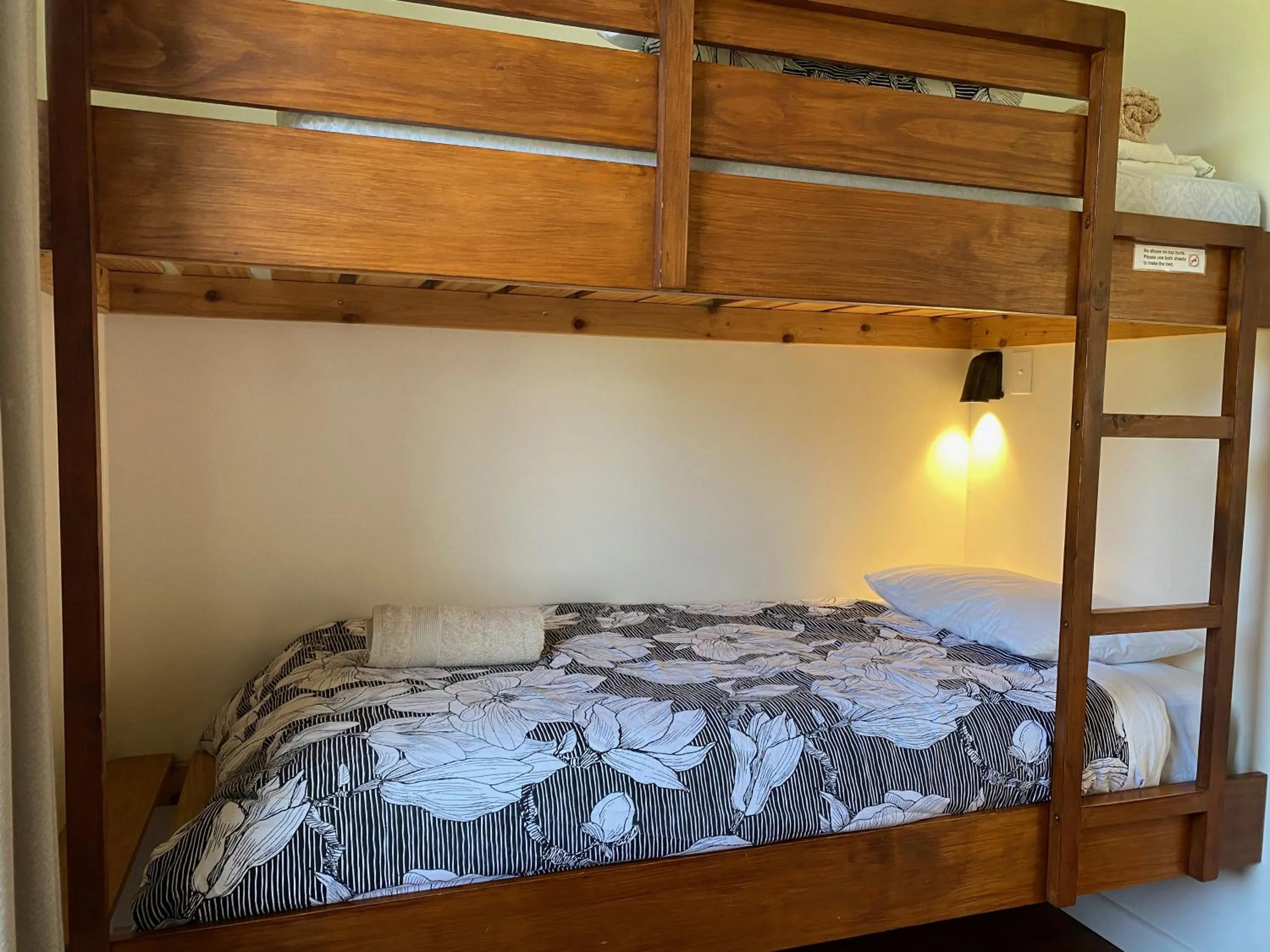 bunk bed, Bed in Seacroft Estate