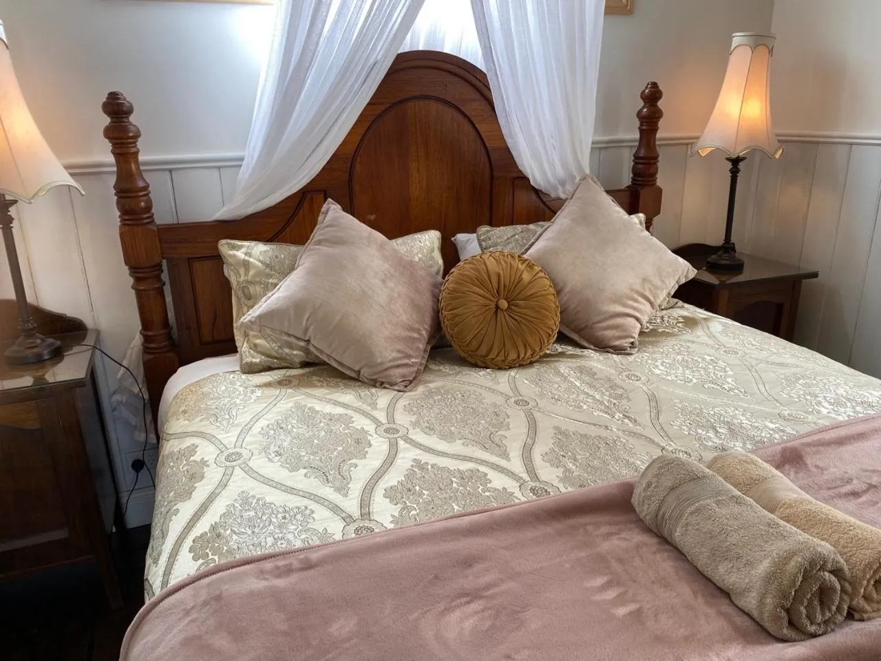 Bed in Seacroft Estate