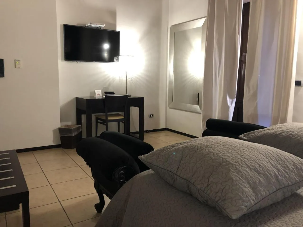 TV and multimedia, Bed in Cassisi Hotel