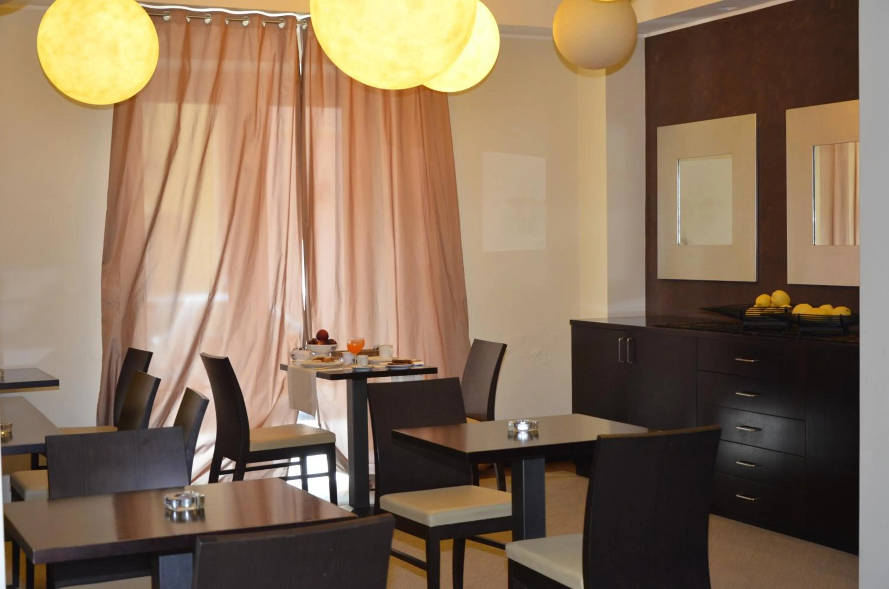 Restaurant/places to eat in Cassisi Hotel