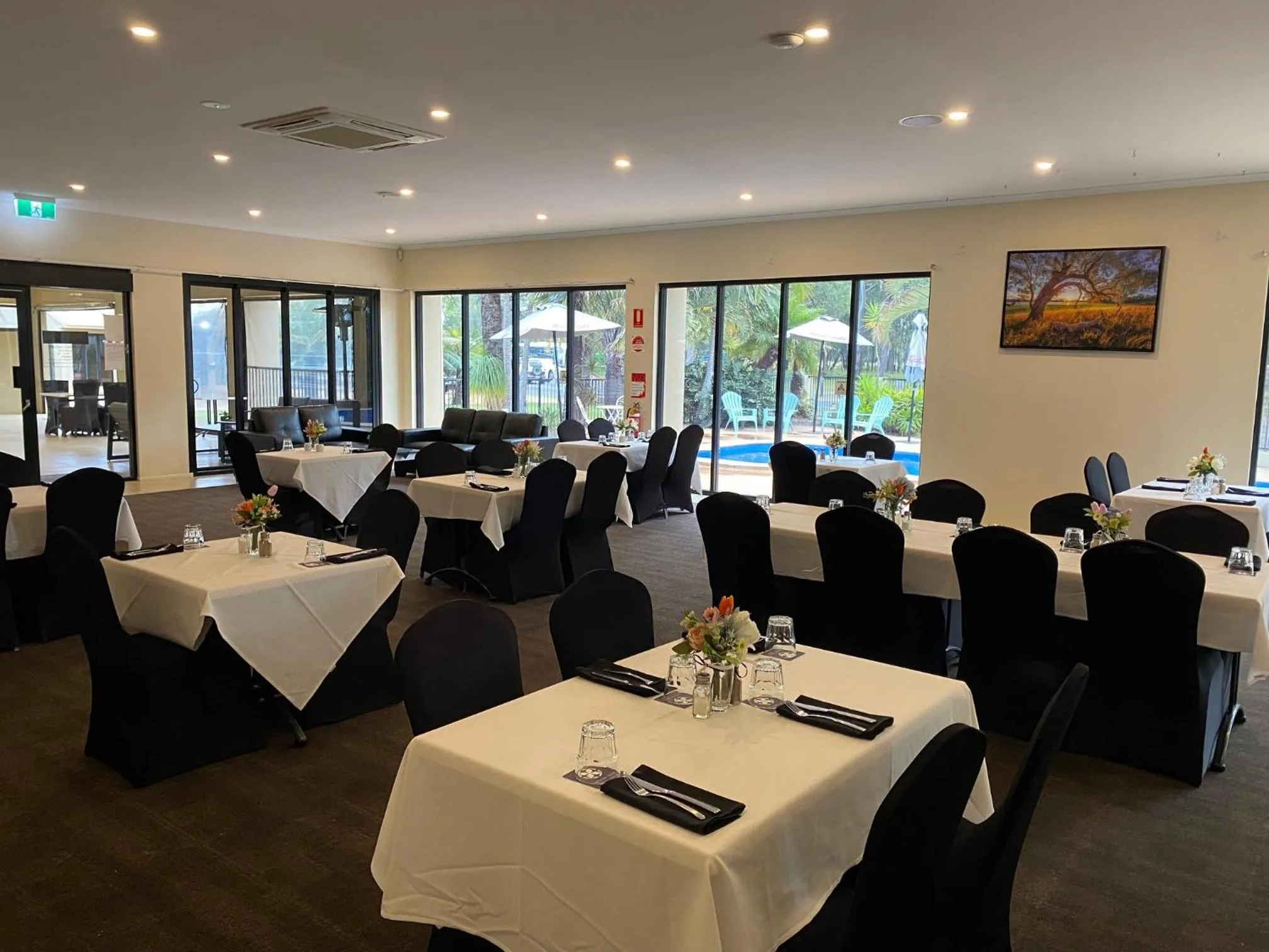 Restaurant/places to eat in The Palms Motel