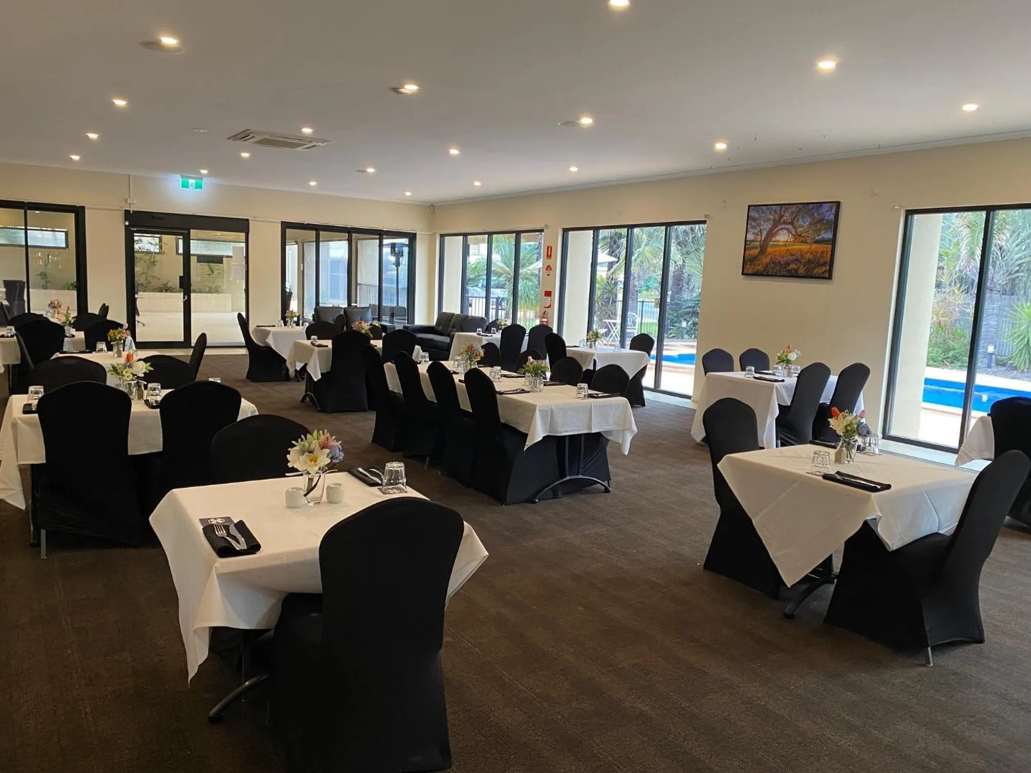 Restaurant/places to eat in The Palms Motel