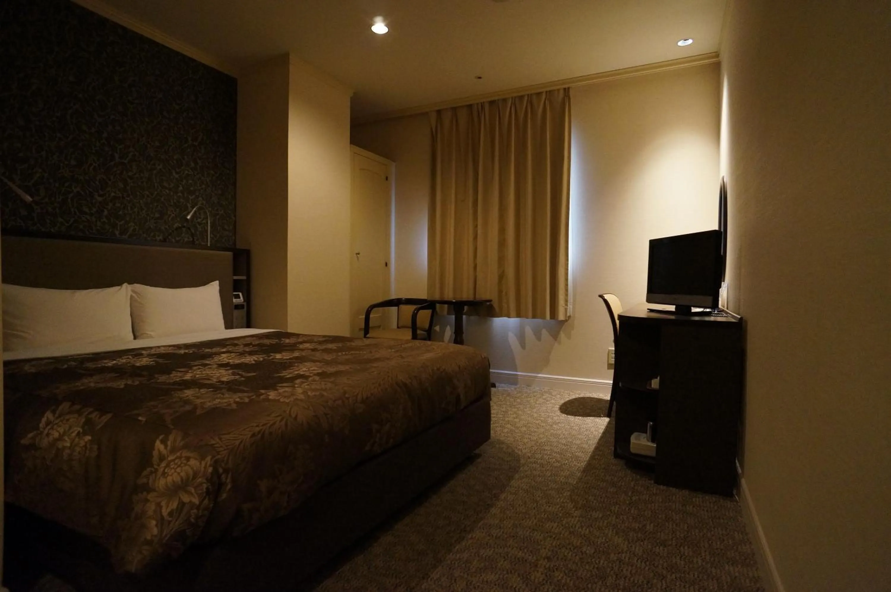 Photo of the whole room, Bed in Asakusa Central Hotel