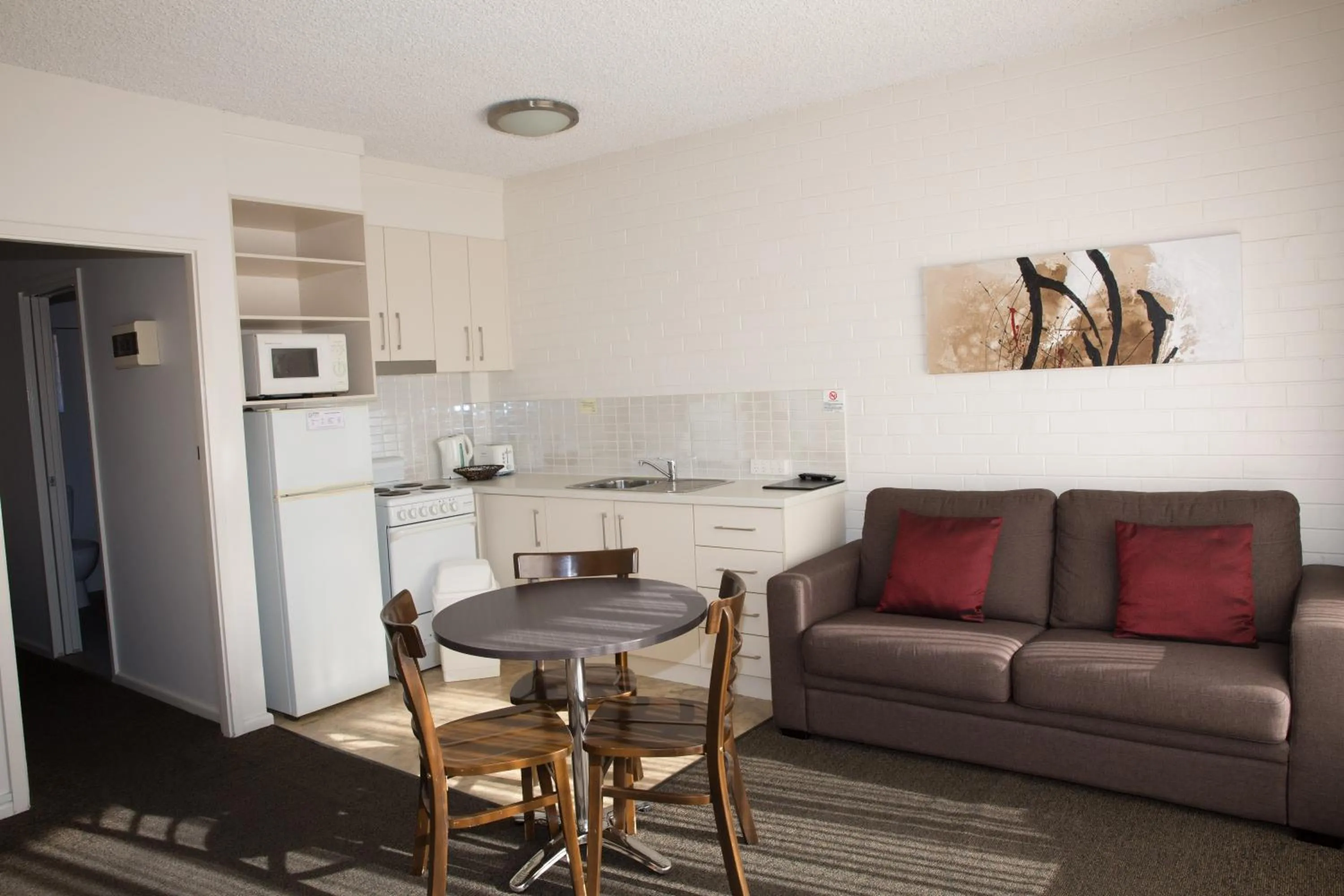 Kitchen or kitchenette in Centralpoint Motel