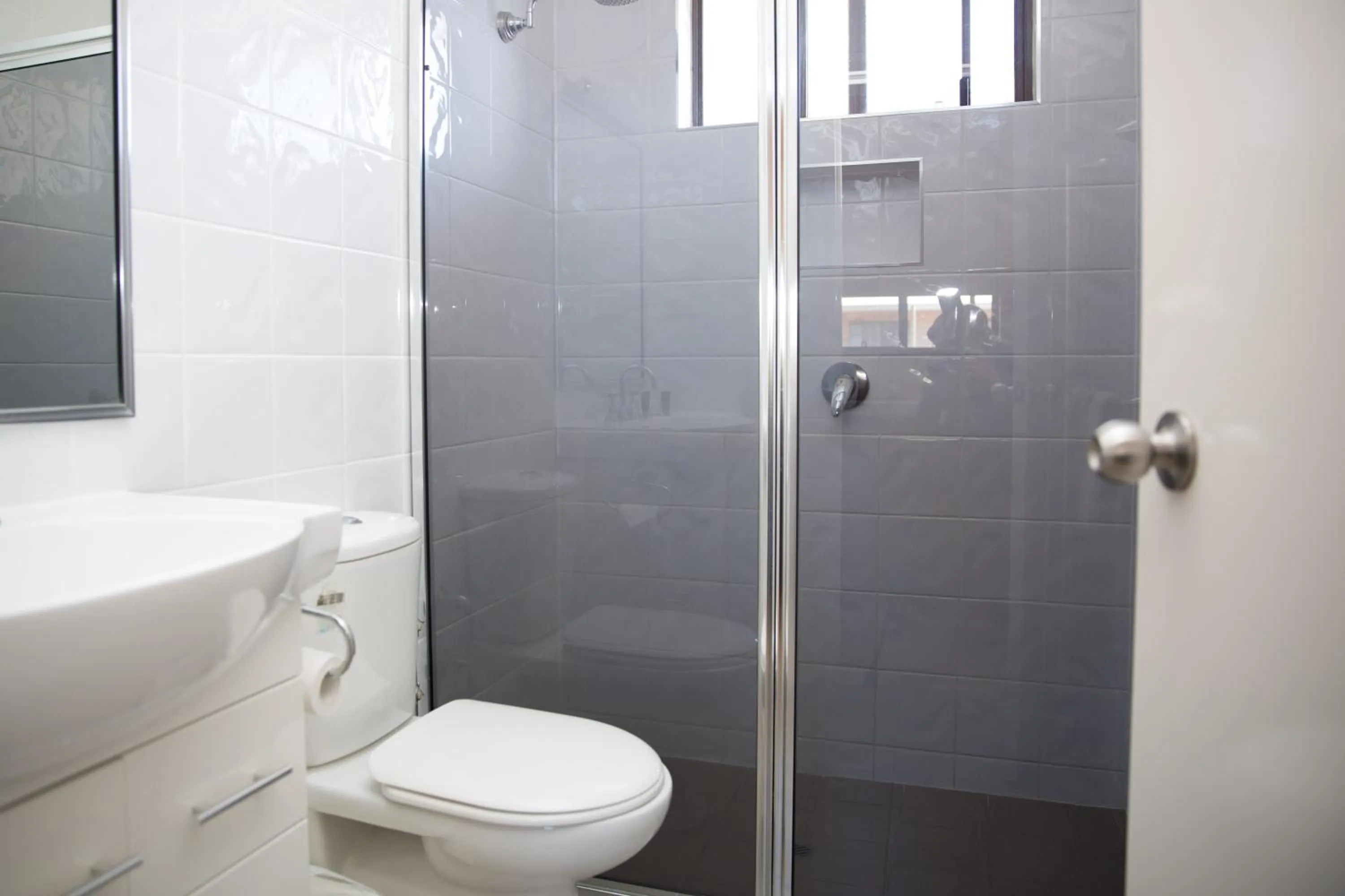 Bathroom in Centralpoint Motel