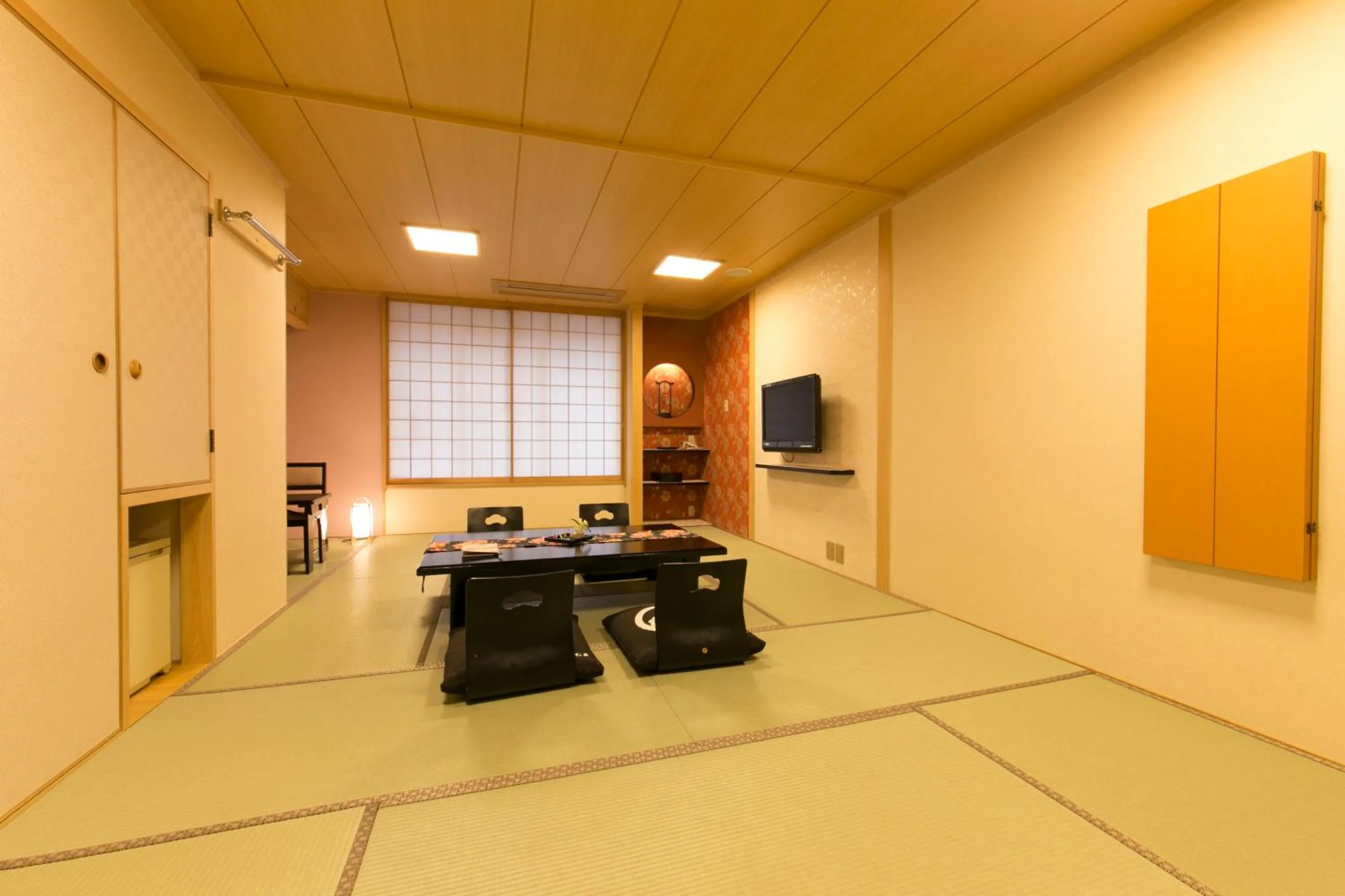 Photo of the whole room in Matsui Honkan
