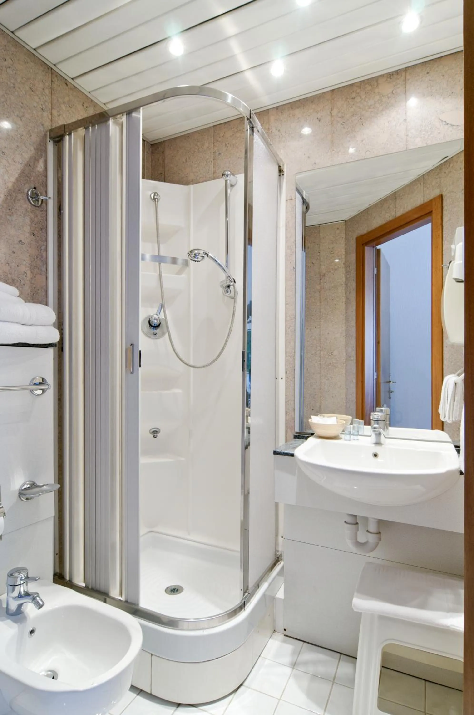 Shower in Antico Albergo Madonna