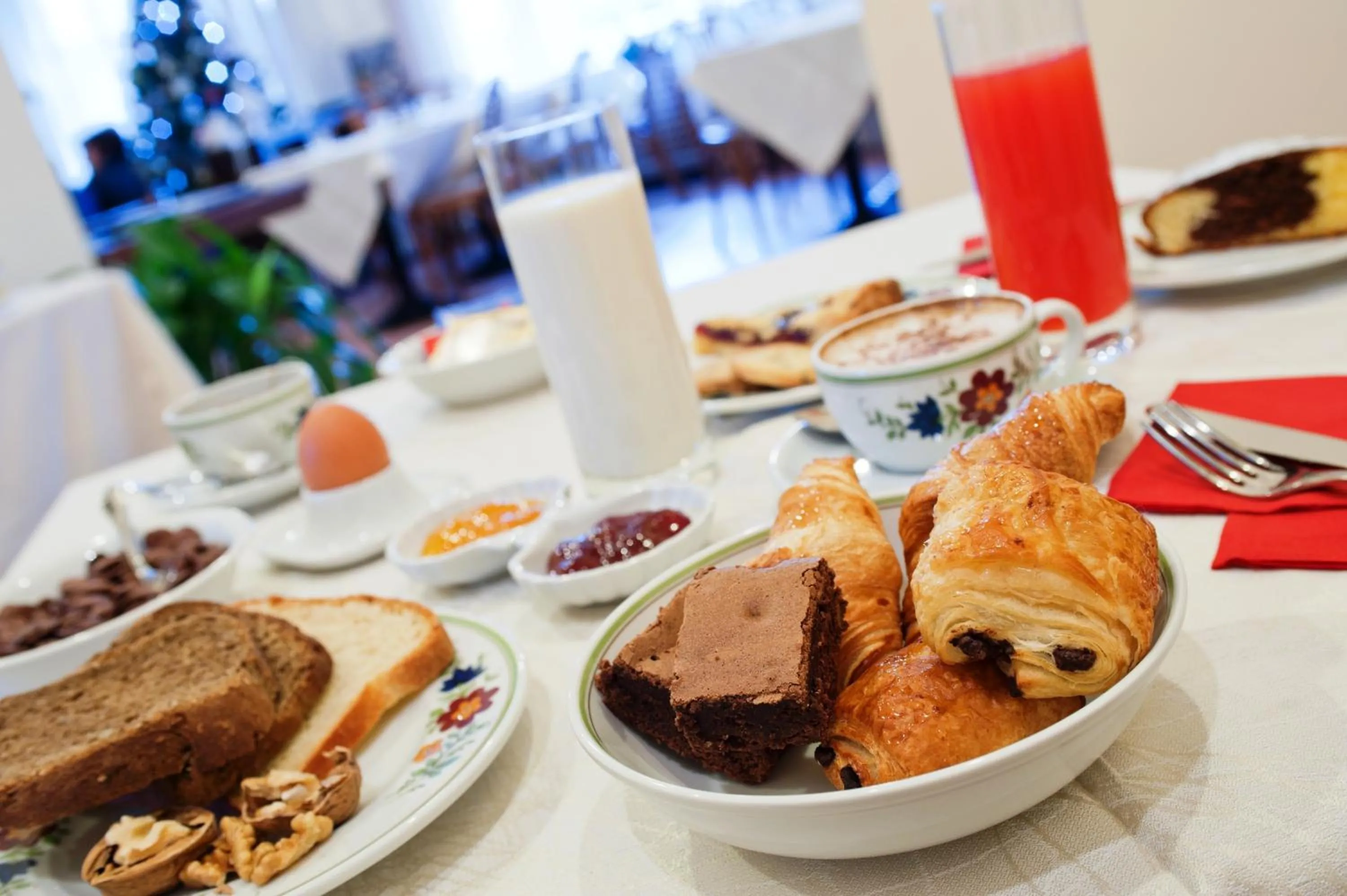 Communal lounge/ TV room in Antico Albergo Madonna