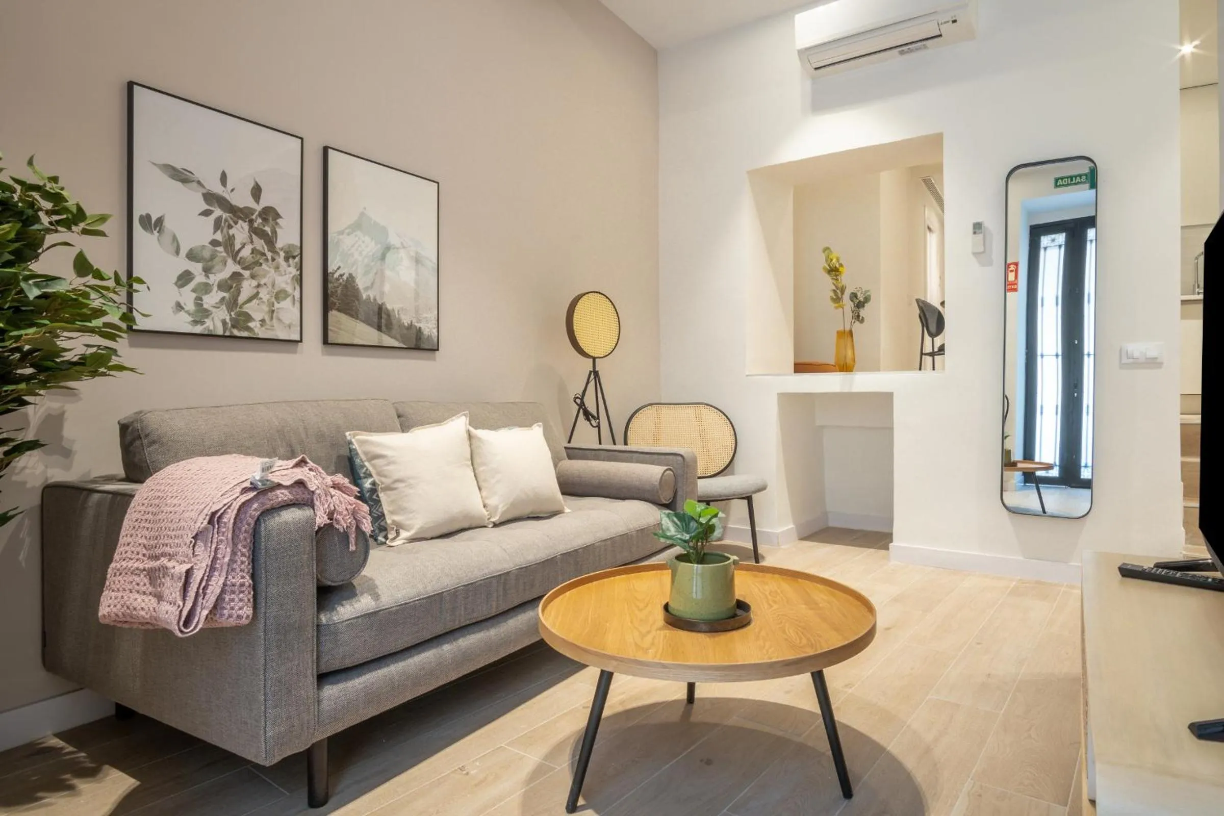 Living room in Limehome Madrid Calle de Fomento - estancia temporal