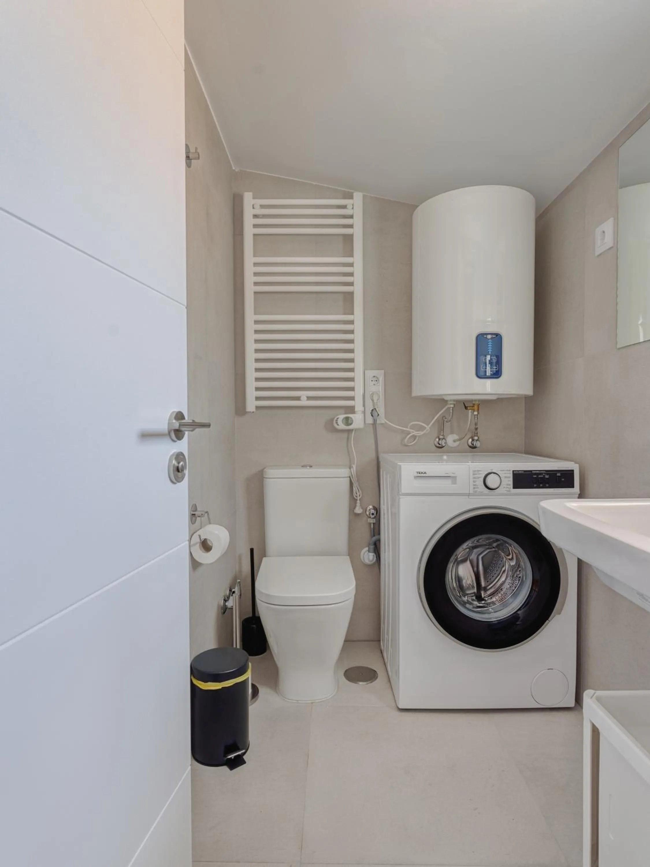 Bathroom in Limehome Madrid Calle de Fomento - estancia temporal