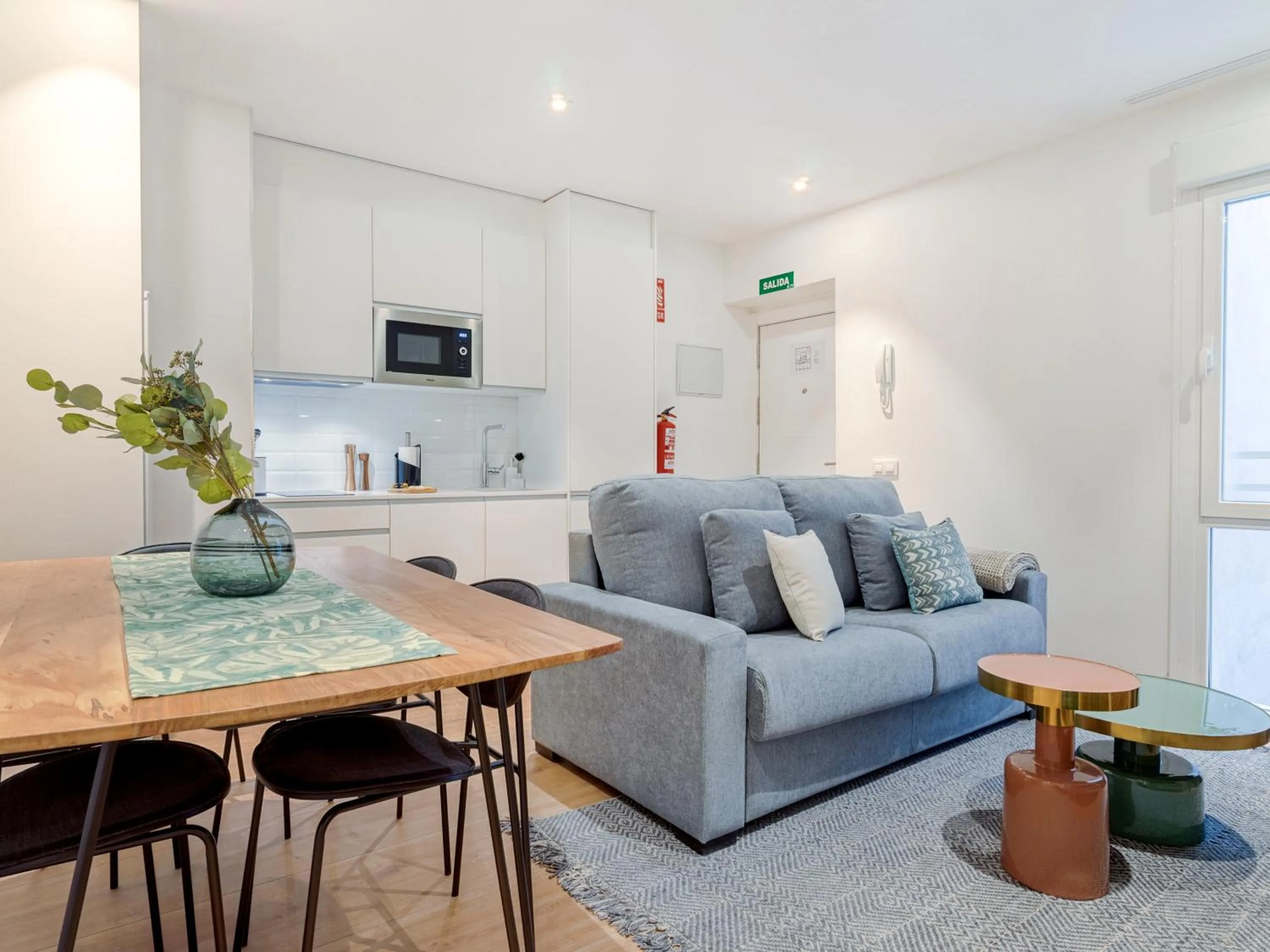 Living room in Limehome Madrid Calle de Fomento - estancia temporal
