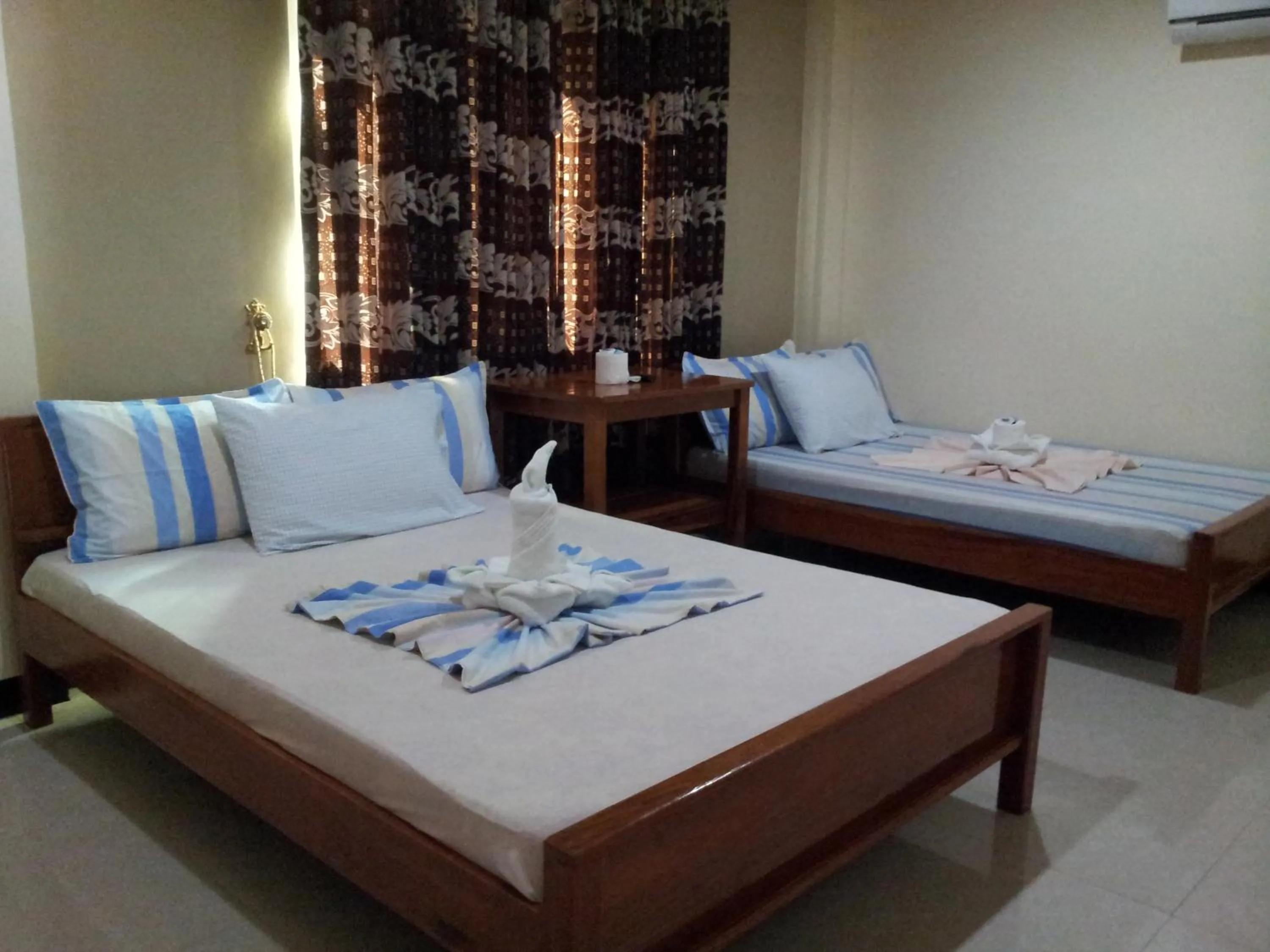 Photo of the whole room, Bed in Buena's Haven Travelodge