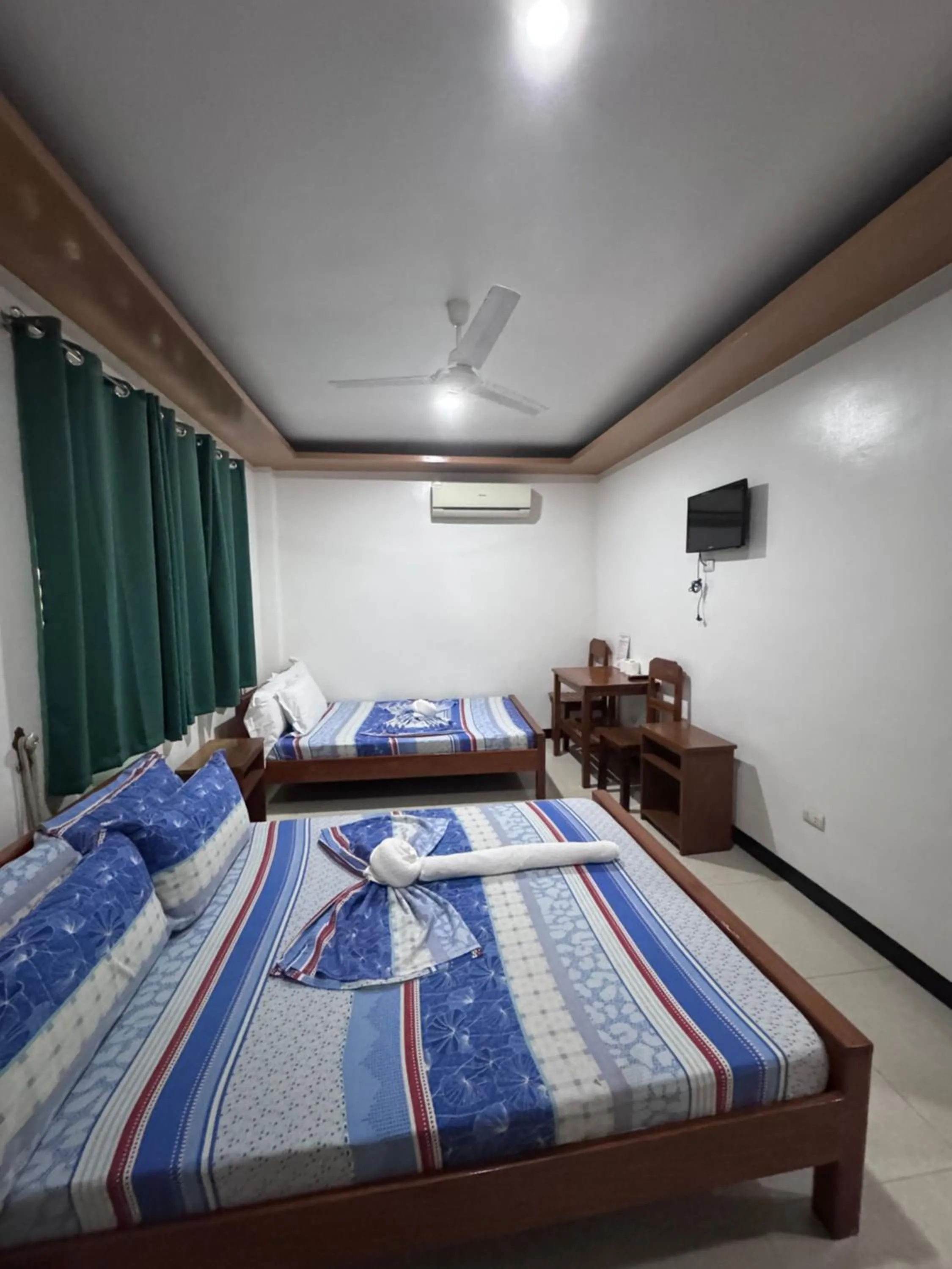 Bed in Buena's Haven Travelodge