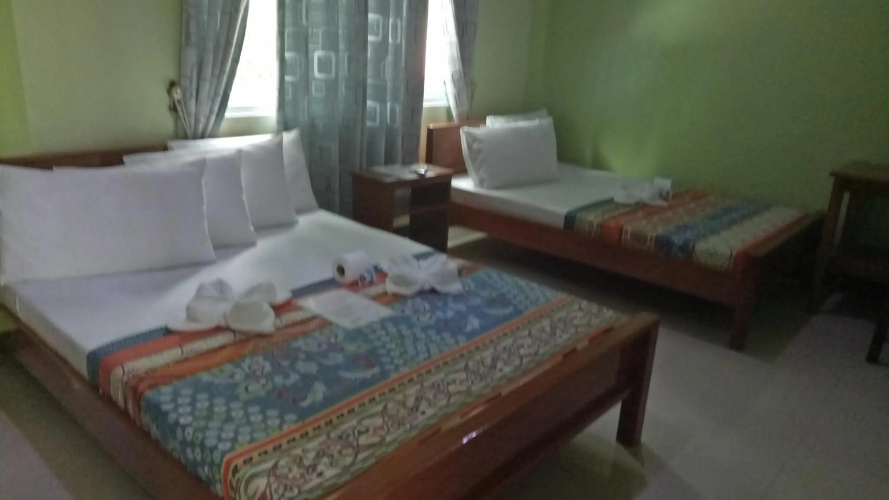 Photo of the whole room, Bed in Buena's Haven Travelodge