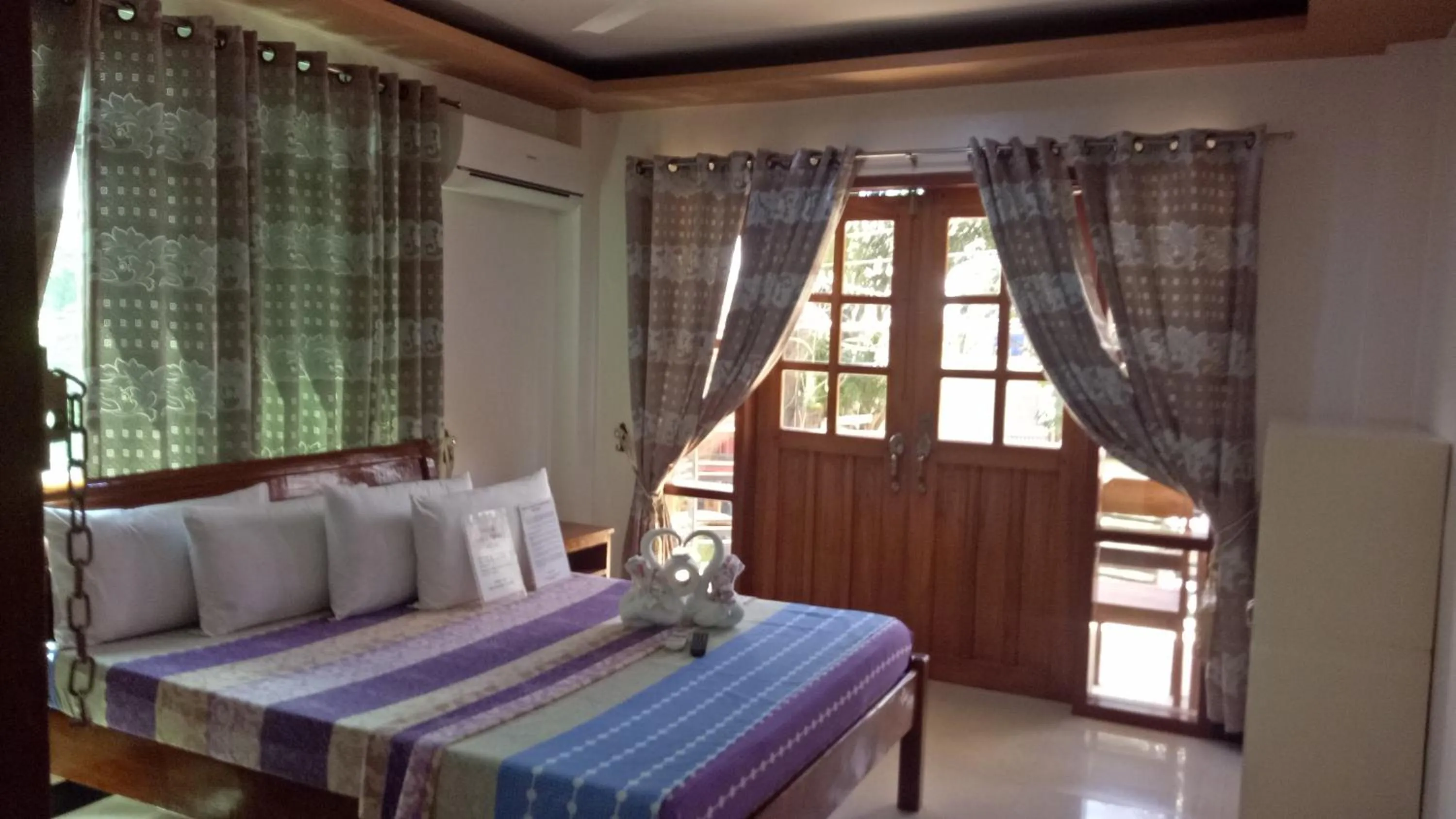 Photo of the whole room, Bed in Buena's Haven Travelodge