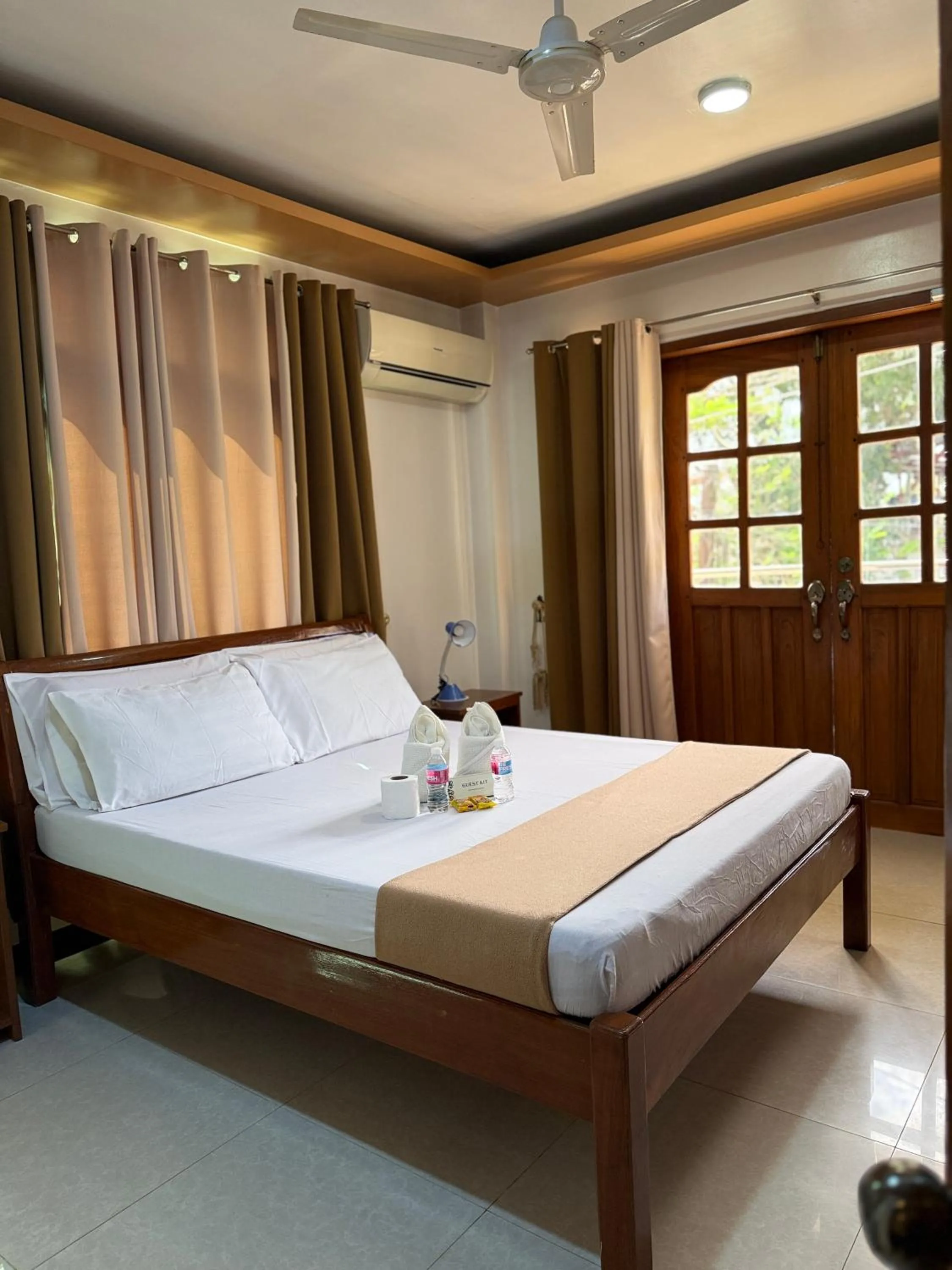 Bed in Buena's Haven Travelodge